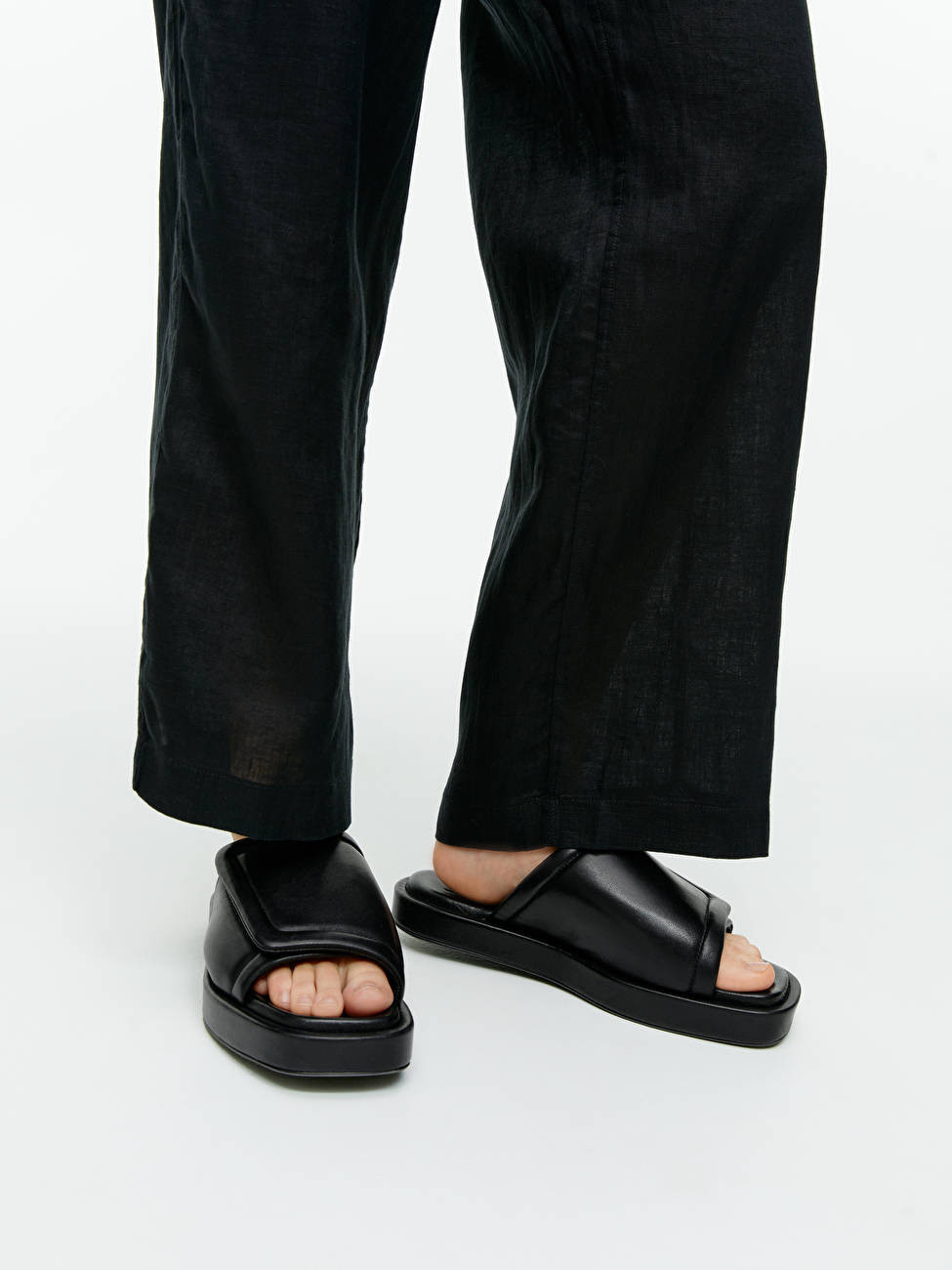 Padded Leather Slides | ARKET (US&UK)