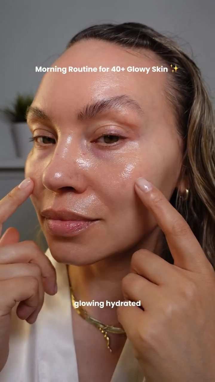 This product line-up from @anua_global leaves your skin so glowy and juicy. Affordable, gentle on the skin. A perfect morning skincare routine IMO. And the Zero Cast Sunscreen is ridiculous! I rarely get hyped over an untinted SPF but I’m genuinely obsessed. My new go-to SPF.

#anua #koreanskincareroutine #skincareover40