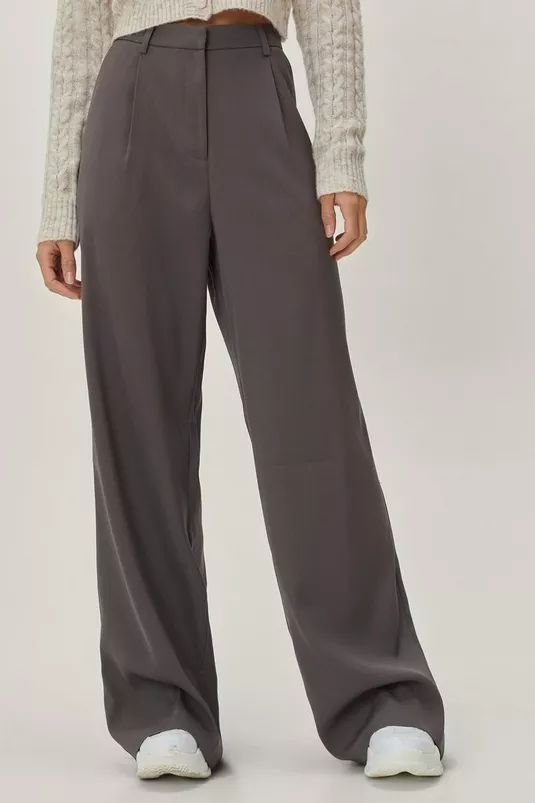 Pantalon de costume large à détails pincés | NastyGal (FR)