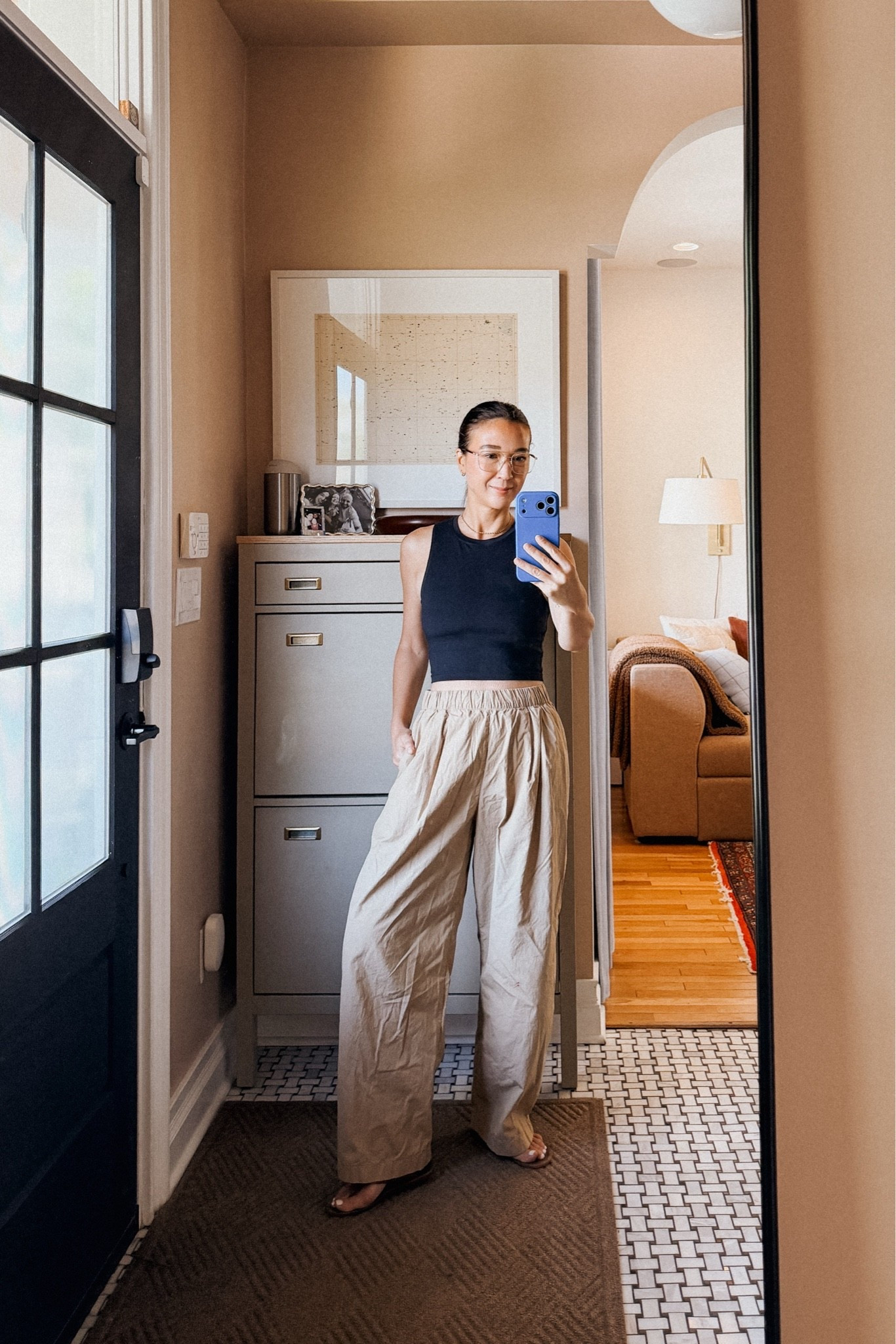 These pants are everything. Slight barrel shape, elastic waist, internal draw string, 100% cotton and super crisp. Under $40 and in several colors!￼

#LTKootd