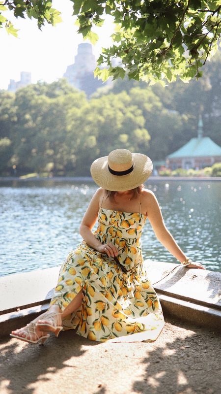 Take me to Italy 🍋 Wearing a size 6 in the dress! 