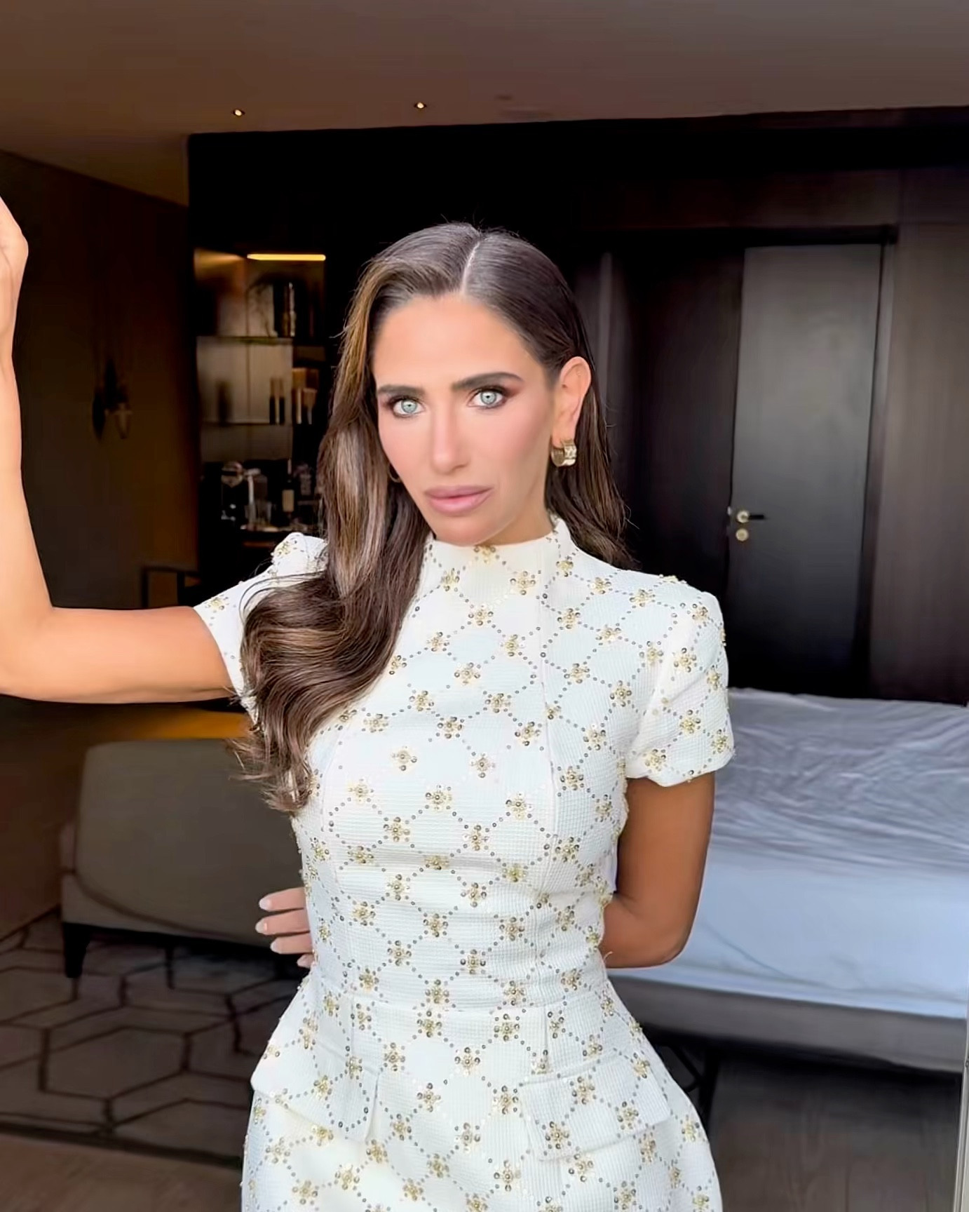 Gorgeous ivory dress 