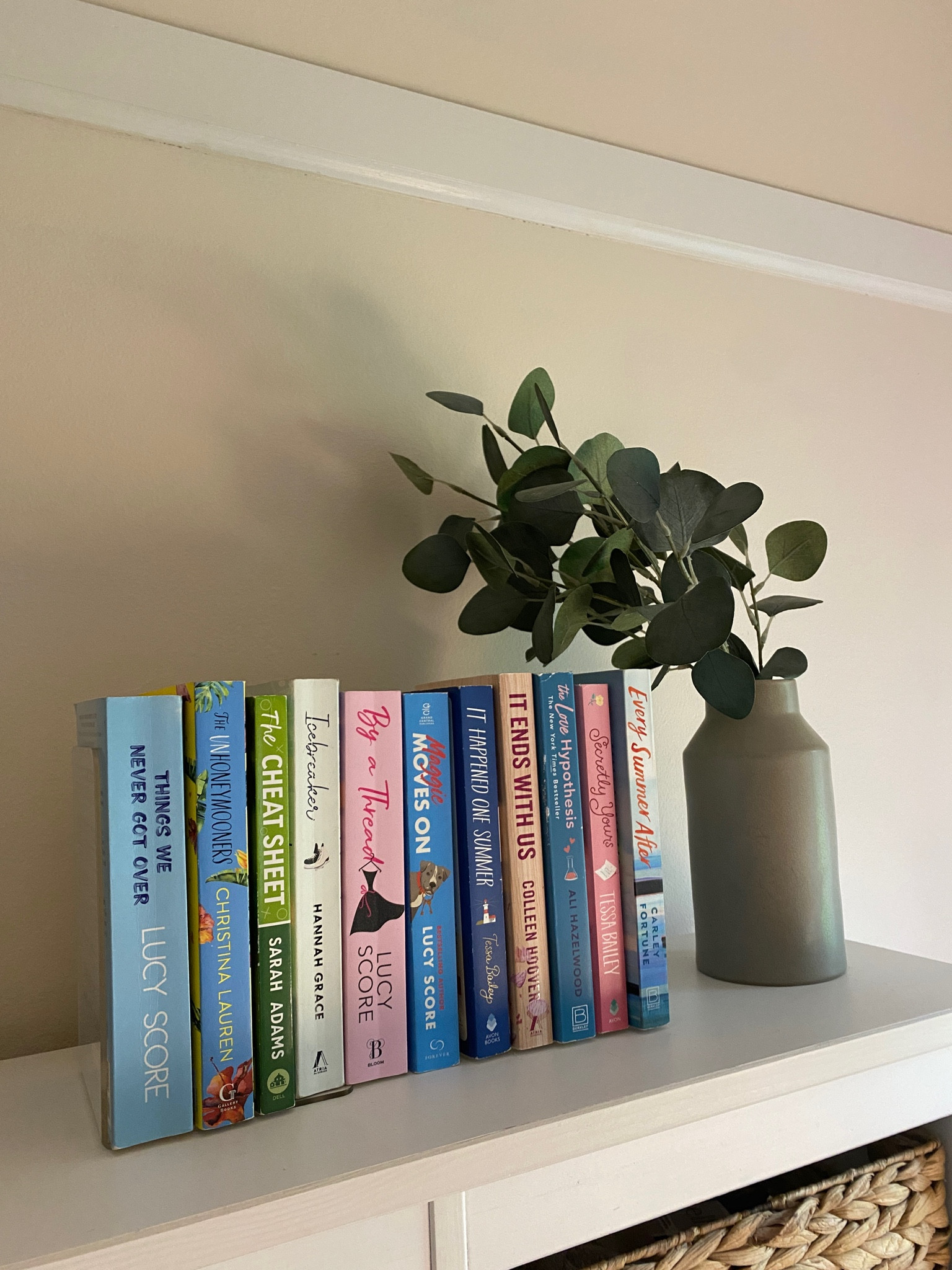 the perfect book set up 


#LTKunder50 #LTKhome #LTKunder100