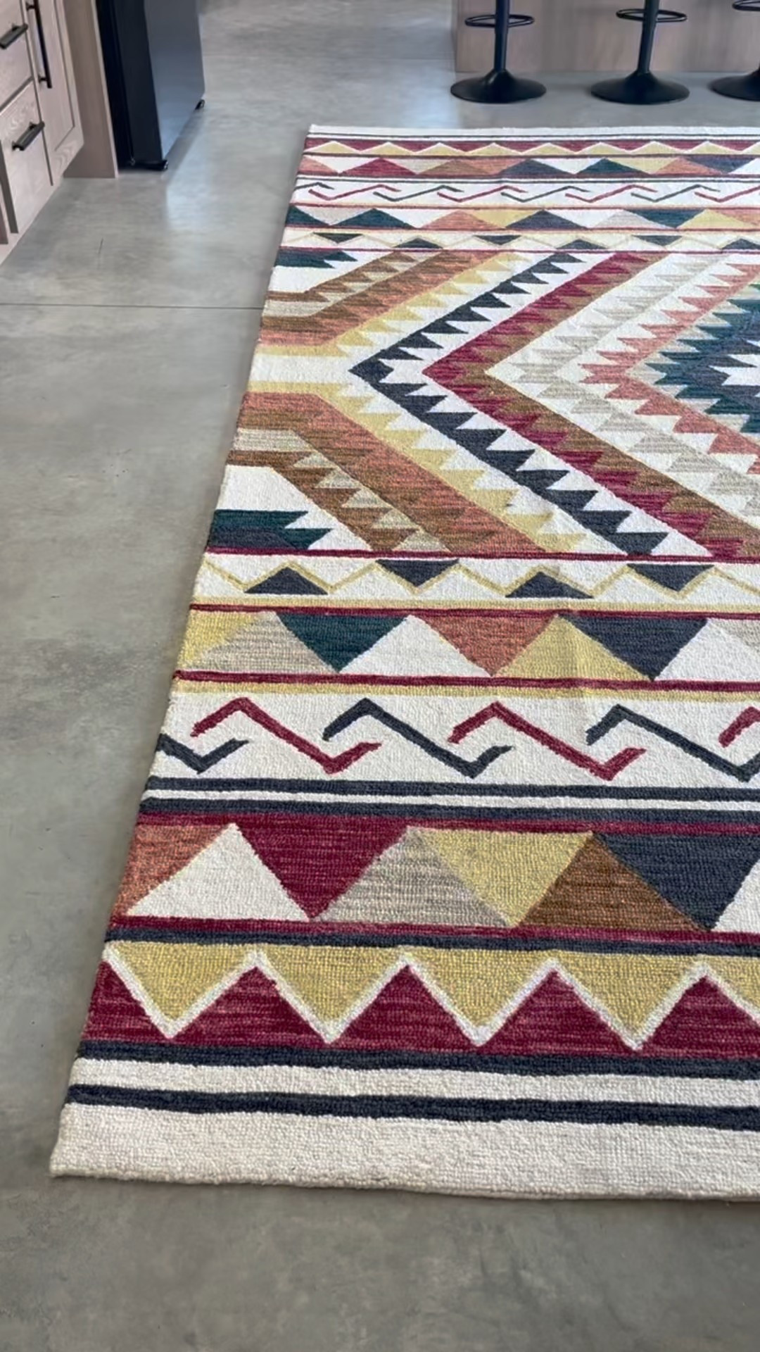 Obsessed with this bold, boho-style rug—adds the perfect pop to any room! 😍 Only available in my Amazon storefront, so grab it while you can!
