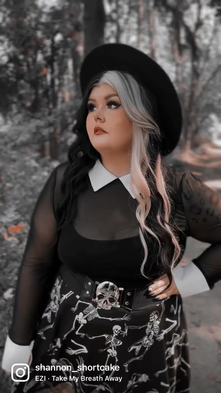 New favorite outfit unlocked 😆🖤

I’ll link everything in stories, story highlights & bio!

#halloweenfashion #spookyseason #spookyfashion #altgirl #altfashion #alternativecurves #curvyfashion