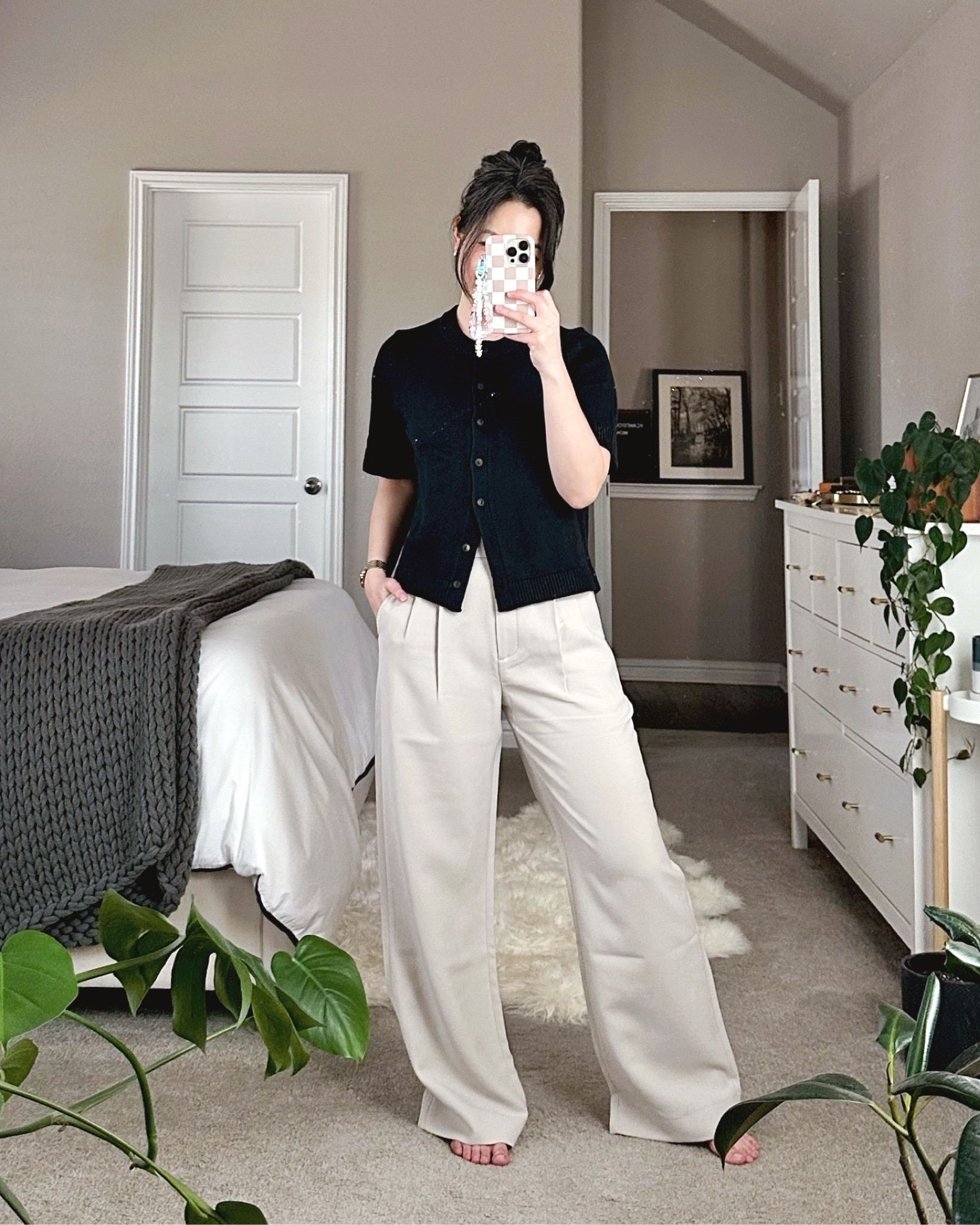 loved this short sleeve cardigan so much i purchased it in black too 😅💯 currently 20% off, wearing size S. styled w the sloane wide leg pant, sized up to a size 27 short ✌️ {02.16.25}

abercrombie sale, short sleeve cardigan, sloane wide leg pants, wide leg pants, tailored pants, work style

#LTKWorkwear #LTKSaleAlert #LTKPetite