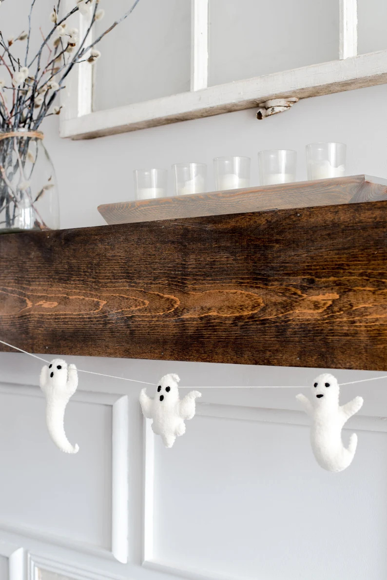 White Halloween Garland / Flying Ghost Mantel Decor / Ghost Decor /  Halloween Home Decor / Hallo... | Etsy (US)