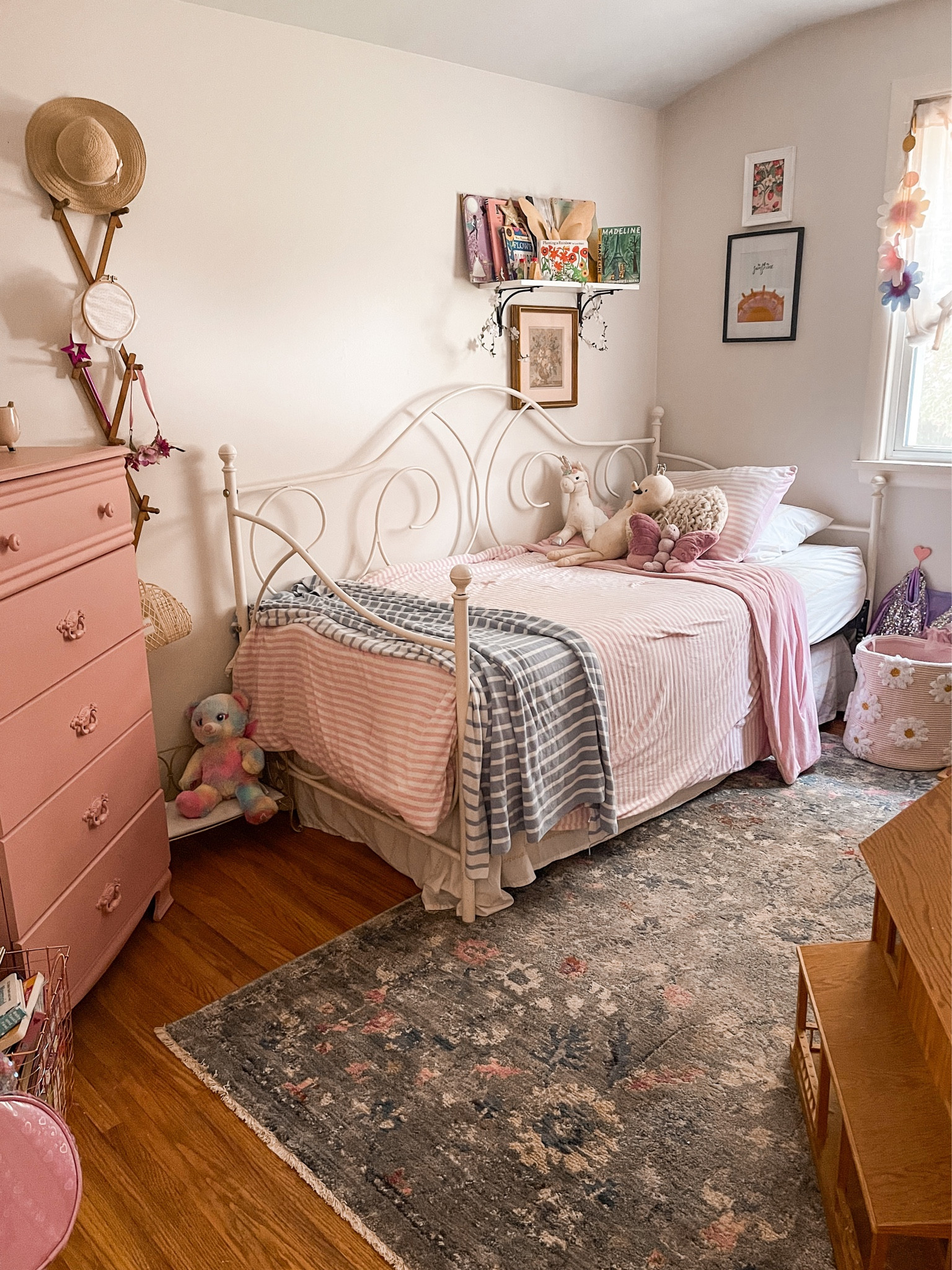 Giulietta’s side of the room

Girls room
Girls bedroom
Shared girls bedroom
Bedroom



#LTKkids #LTKhome #LTKfamily