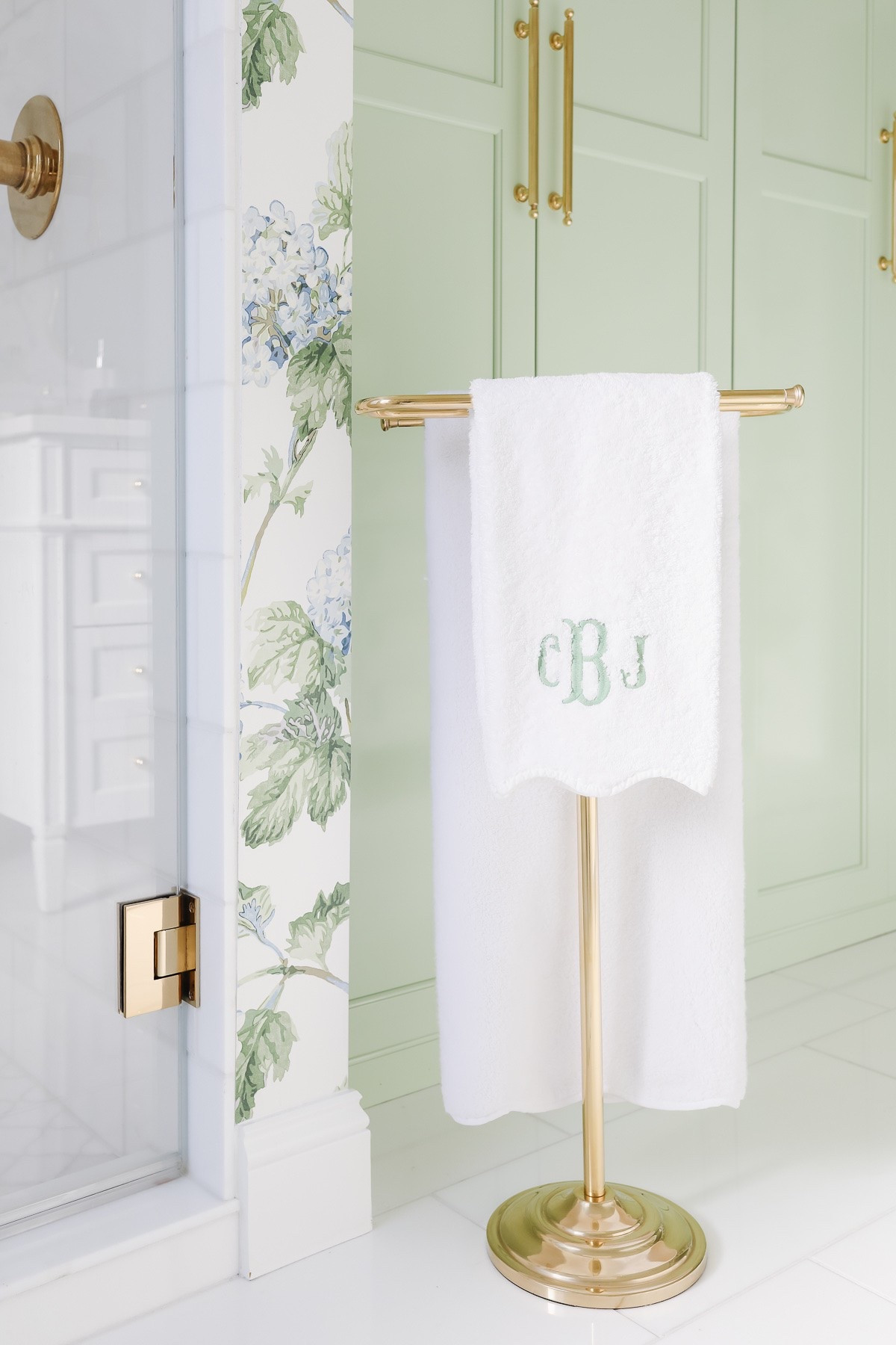 You don’t need a full remodel to create a beautiful home. Thoughtfully chosen Rejuvenation pieces can refine your space and bring your dream aesthetic to life through simple swaps and styling updates.  @rejuvenation #rejuvenationpartner #projectcollective #sponsored @Shop.LTK
