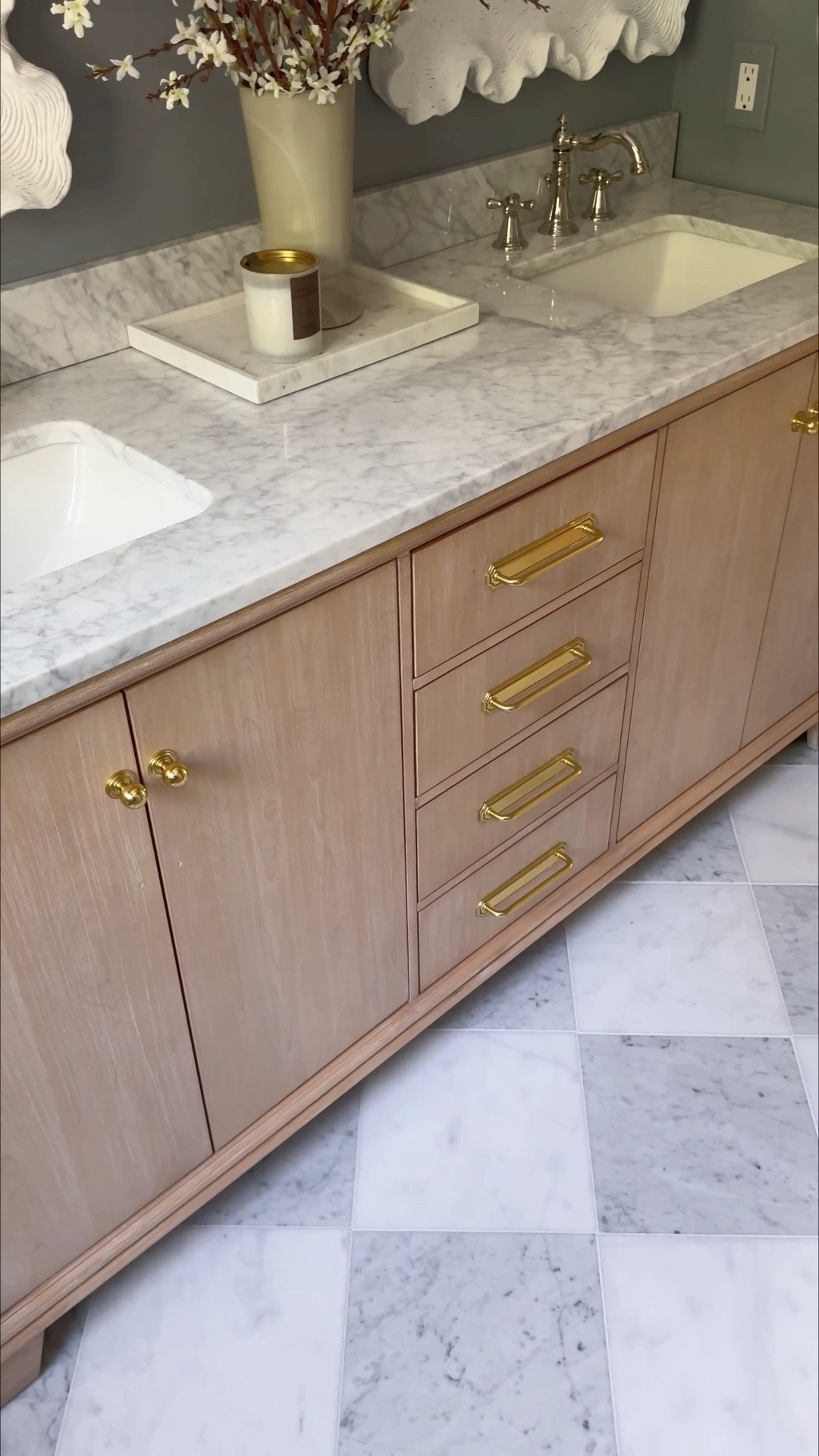 You’ll never guess where I found this affordable vanity!

#LTKmorningroutine #LTKHome #LTKSaleAlert