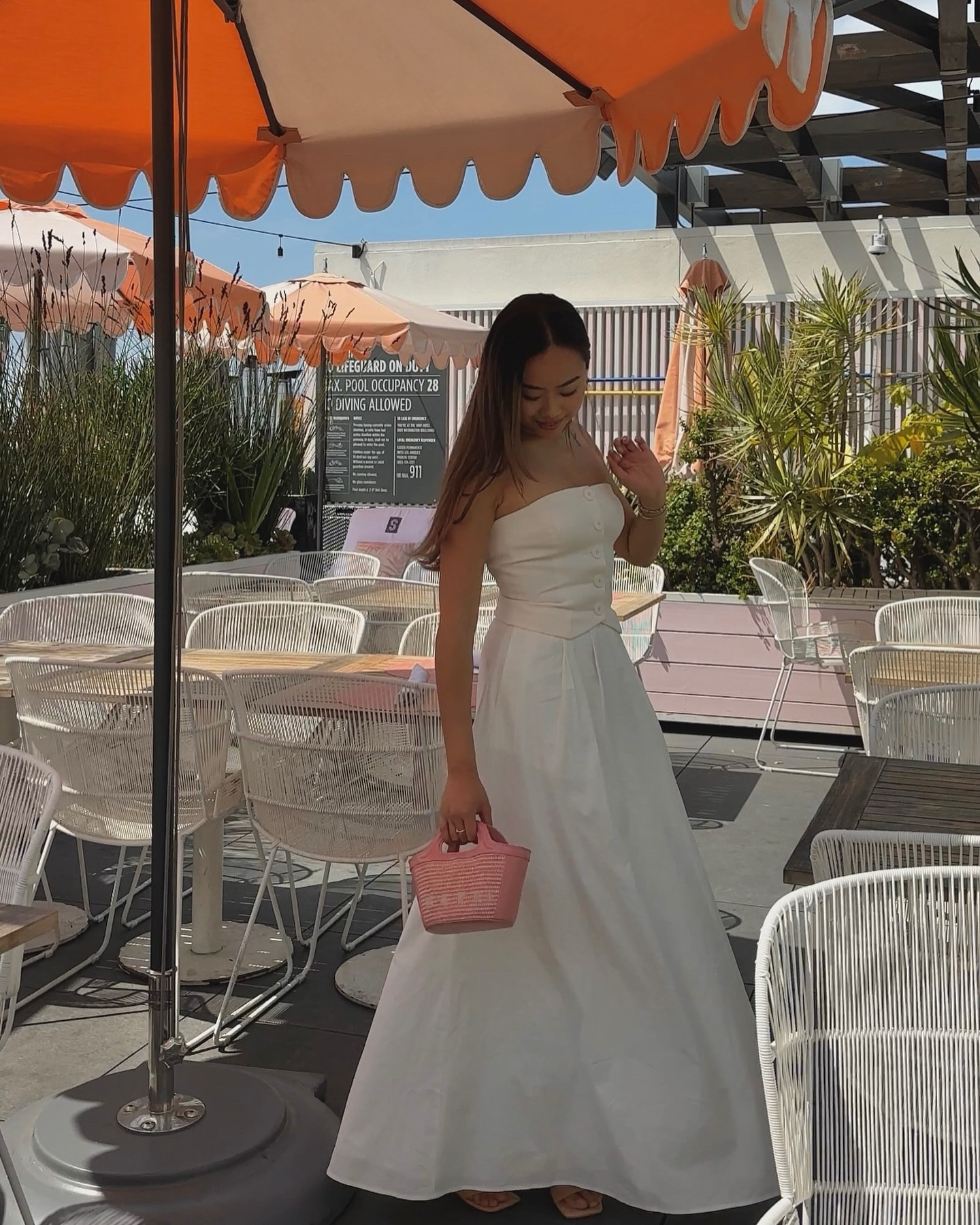 “Rooftop breakfast tomorrow at 10am?” 👒💐

.

.

.

.

.

.

#saltair #summervibes #summeroutfitideas #petitesummeroutfits #petitesummerstyle #eurosummer2024 #reformation #shonajoy #marni #tonybiancoshoes