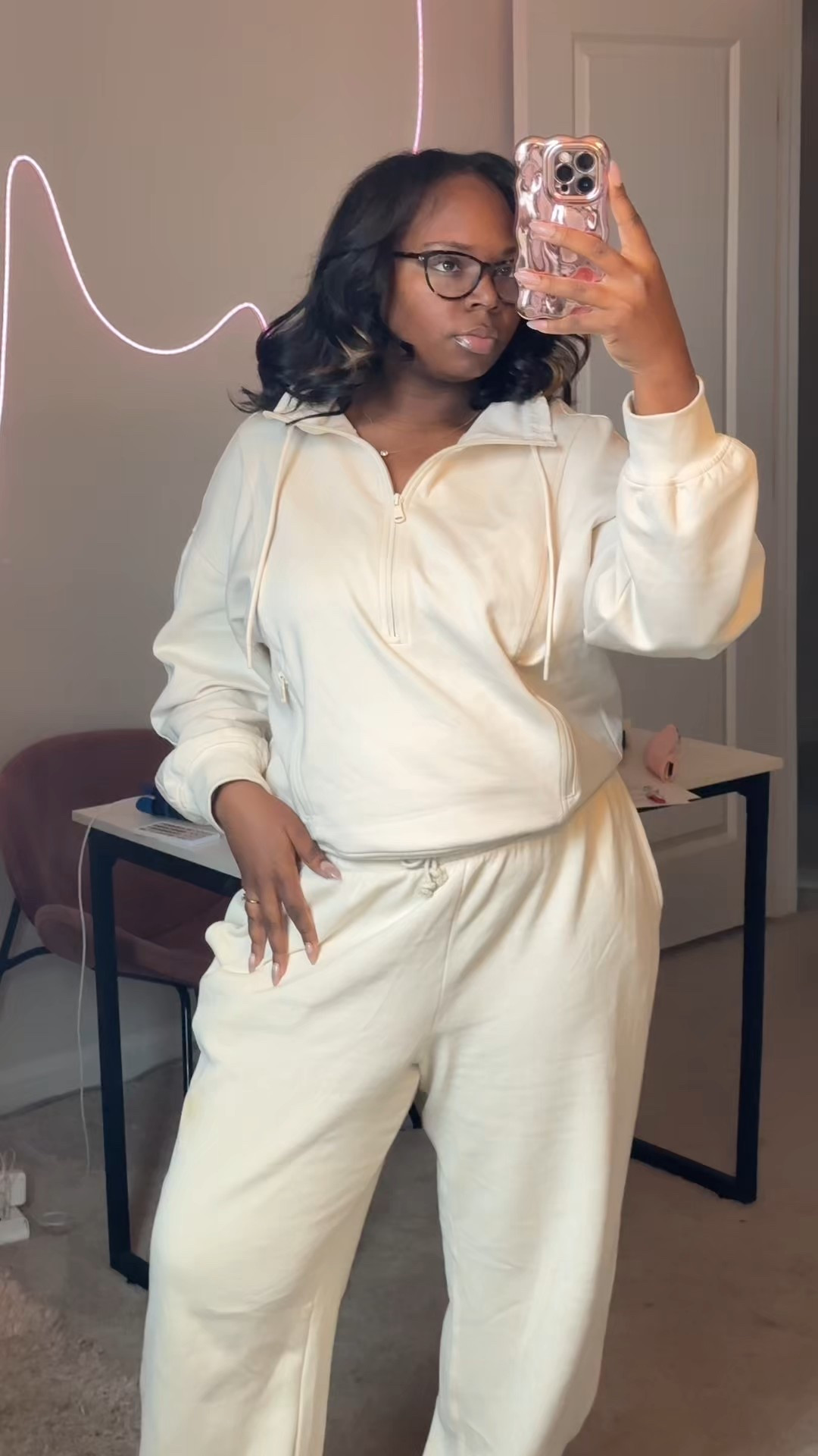 My elevated mom on the go fit

Height 5’4” 
Weight 180 lbs (5mo Postpartum) 
Wear Size Large 