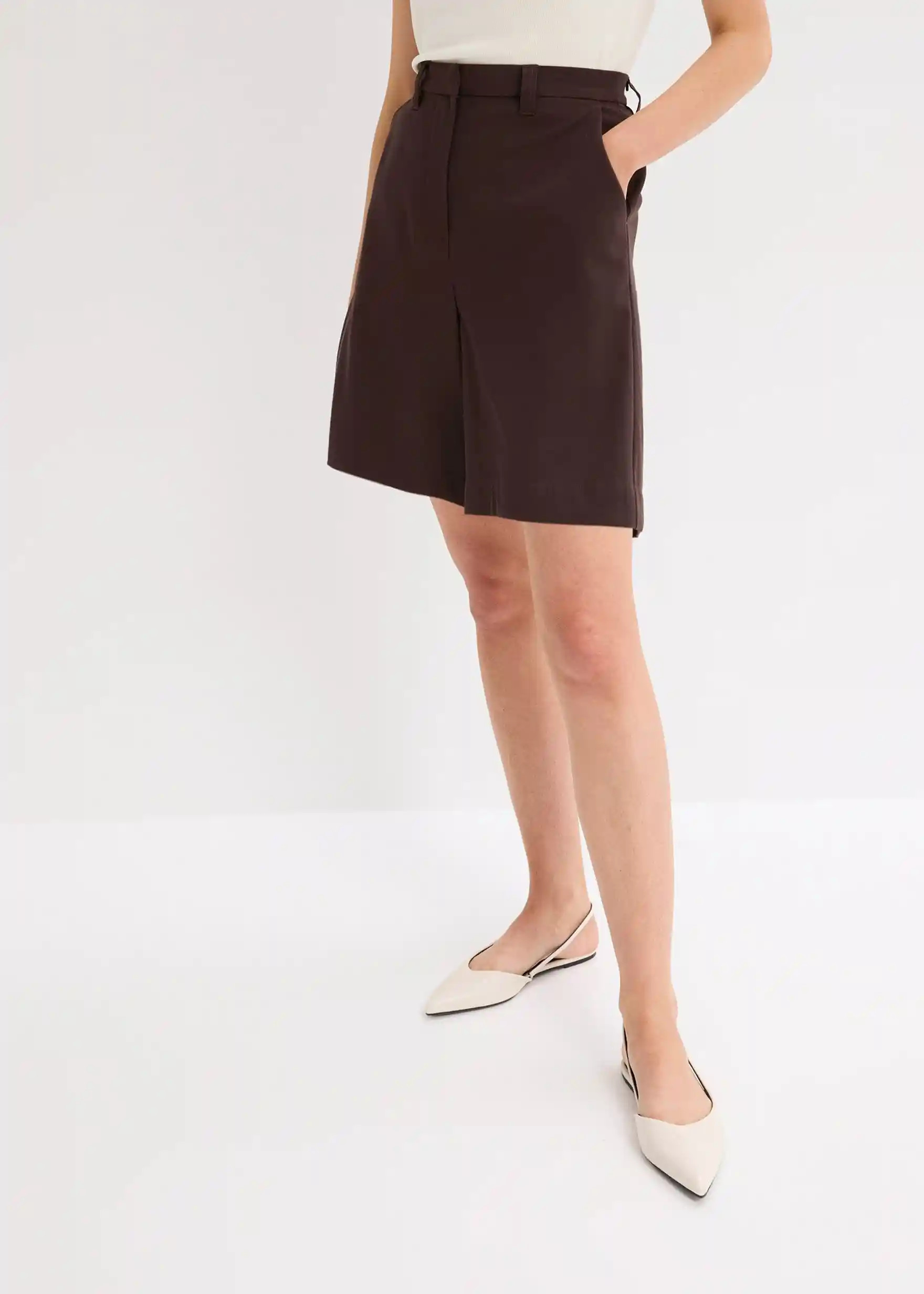 Bermuda Shorts mit Abnähern | Bonprix DE