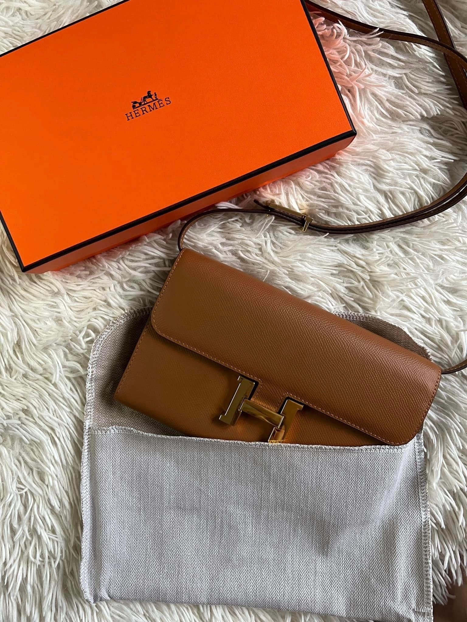 Hermes Kelly To Go leather crossbody bag


#LTKsalealert #LTKfindsunder100 #LTKitbag