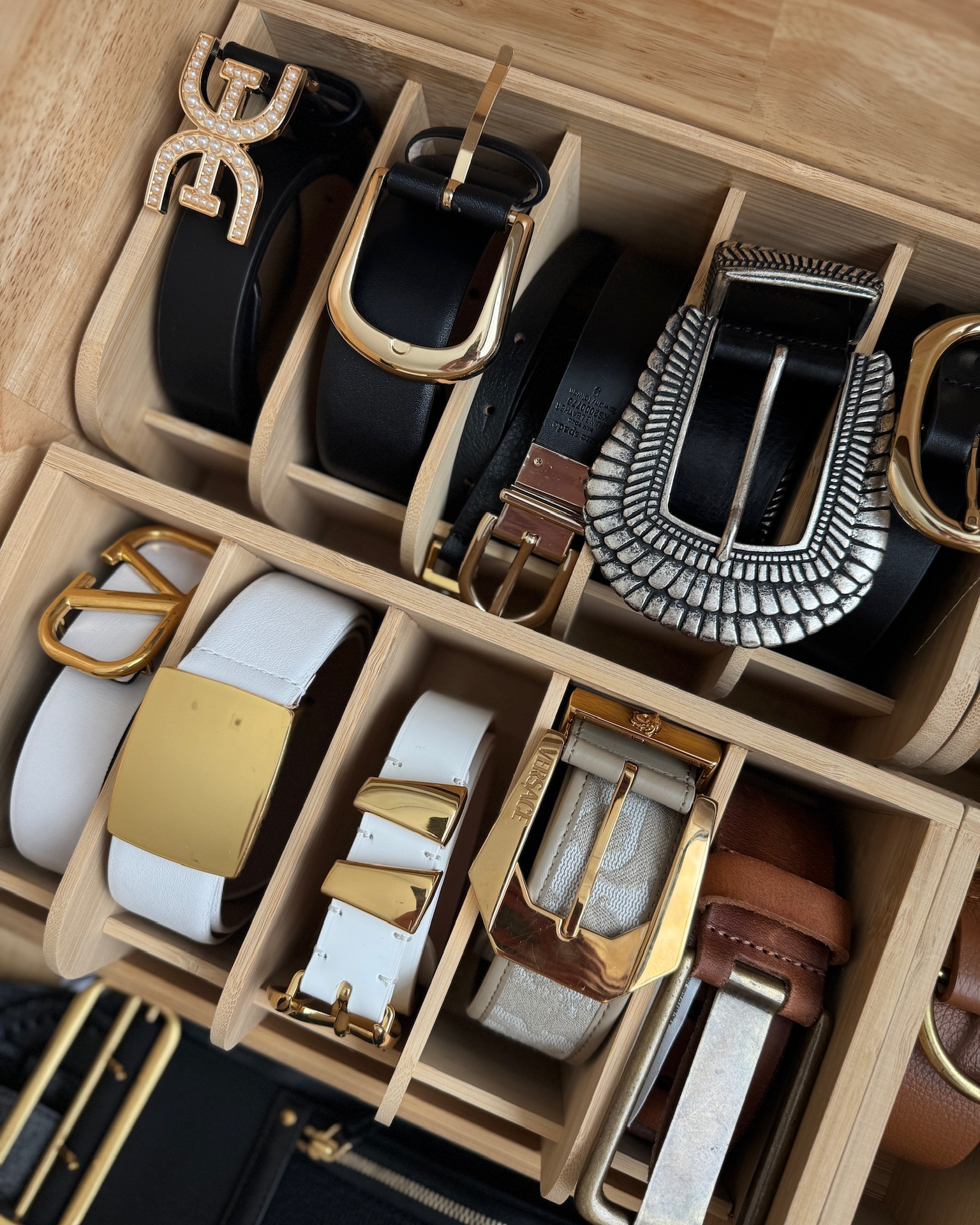 These are available in a grid of 5 (what I have), 6, or 7 and they’re also available in wood, black, or clear. 

#LTKFindsUnder50 #LTKHome