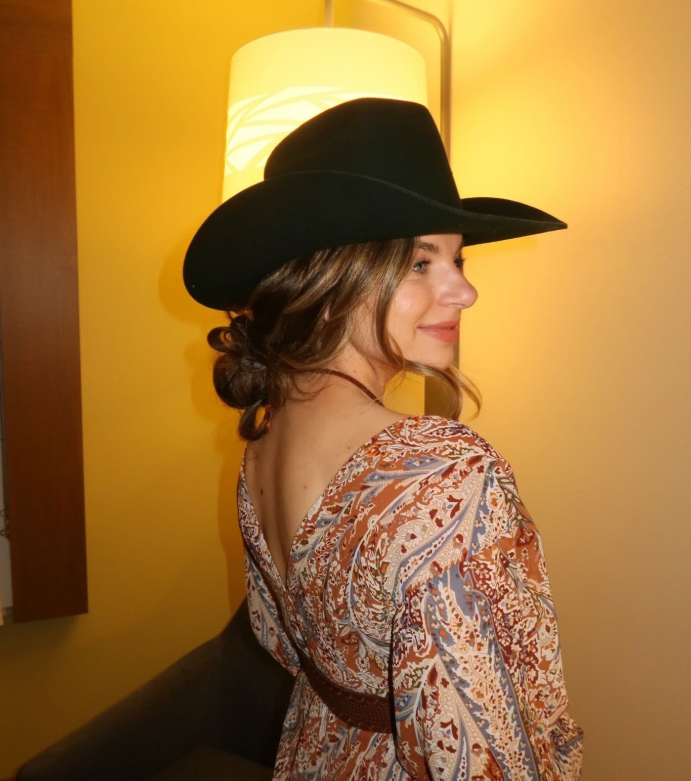 Just a good ole fashioned Cowboy Christmas 🎄🤠

Thank you @laredowesternboots and @danpostbootco for an amazing Country Christmas at the Opry!

And shoutout to my personal photographer @c_echols_174 😂♥️

#LTKBeauty #LTKMens #LTKTravel