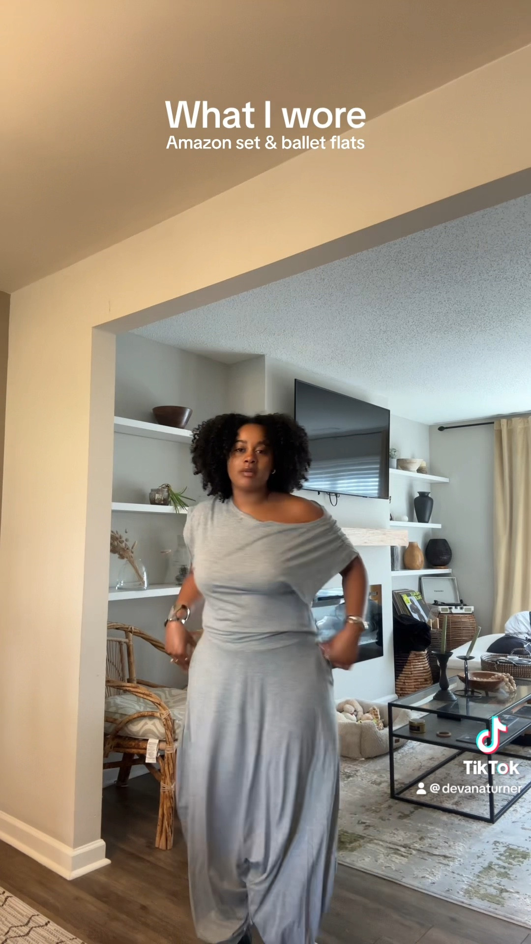 This is my favorite cozy, set for the season! It feels like wearing sweats, but it’s lightweight and airy so it’s perfect for warm weather. These ballet flats paired perfectly with it!