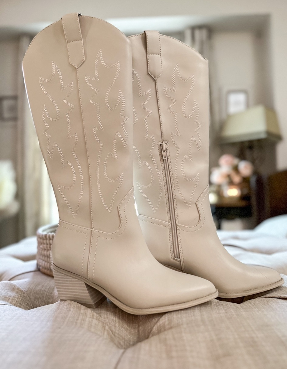 The CUTEST embroidered tall western  boots for Fall!! These look just like the dolce vita ones from the Nordstrom anniversary sale, but only $38! Runs True to size. Comes in black and a metallic silver, too!




#walmart #walmartfashion #walmartstyle #cowboyboots #taylorswift #taylorswiftconcert #countryconcert #westernboots #boots #fallboots #fallstyle #fallshoes #fall2023 #concertoutfit #countryoutfit #tanboots #maddennyc #newarrivals #timeandtru 

#LTKSeasonal #LTKshoecrush #LTKstyletip