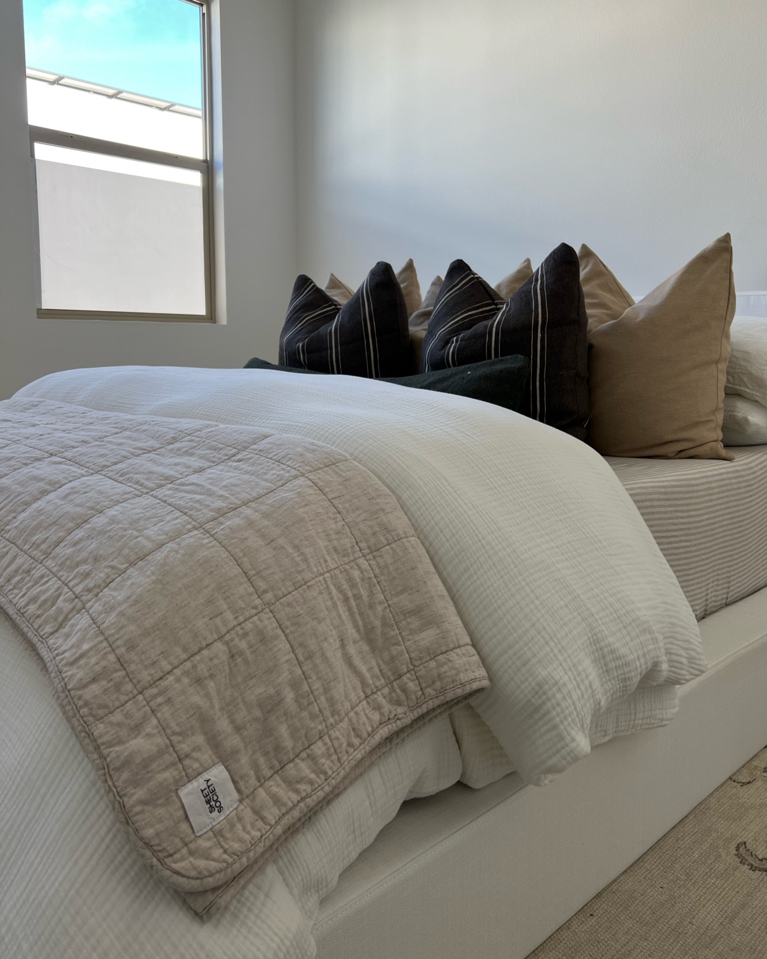 my FLUFFY comforter ☁️ I got the oversized queen size &amp; heavyweight!!

#LTKHome #LTKSaleAlert #LTKCyberWeek