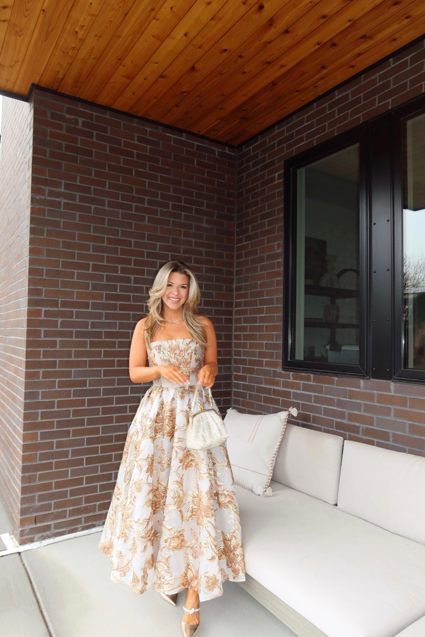 Gold brocade mini strapless wedding guest and formal event dress

Mac duggal code: emerson10
Electric picks code: emerson20

Wish I had sized down to a 0

Wedding guest
Formal event
Winter party
Black tie
Special occasion
Gold midi

#LTKSeasonal #LTKootd #LTKWedding