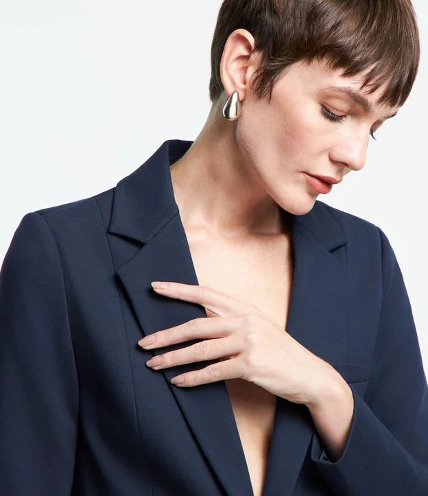 Blazer Alongado em Ponto Roma com Bolsos Embutidos Azul Marinho | Renner (BR)