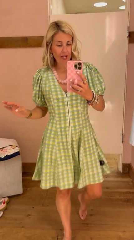 Now this is soooo cute! Love the print, puff sleeves & zipper detail. I’m in a small but may get xs for a more fitted look.

*Use my code CATHERINE20 for 20% off Orders of $100+ at Anthropologie

 *Use my code Catherine20 on A+B
 *Use code my Mixandmatchmadness on Loopy

#LTKmomlife #LTKSaleAlert #LTKOver40