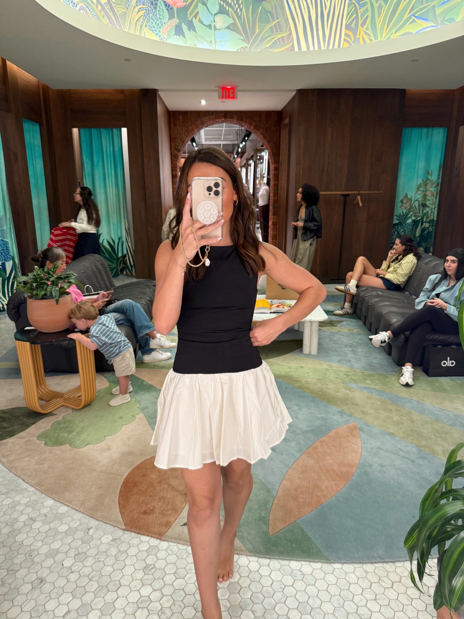 Size xs! So flattering and cute! 