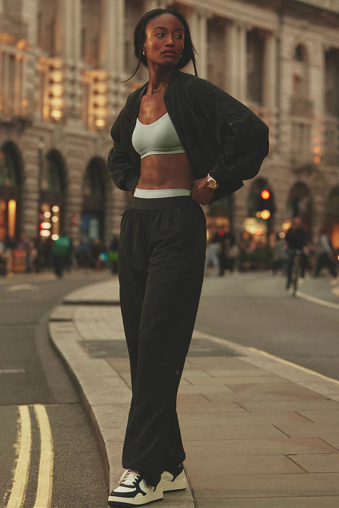 Mixed Media Reinvention Jogger - Black | Alo Yoga (US)