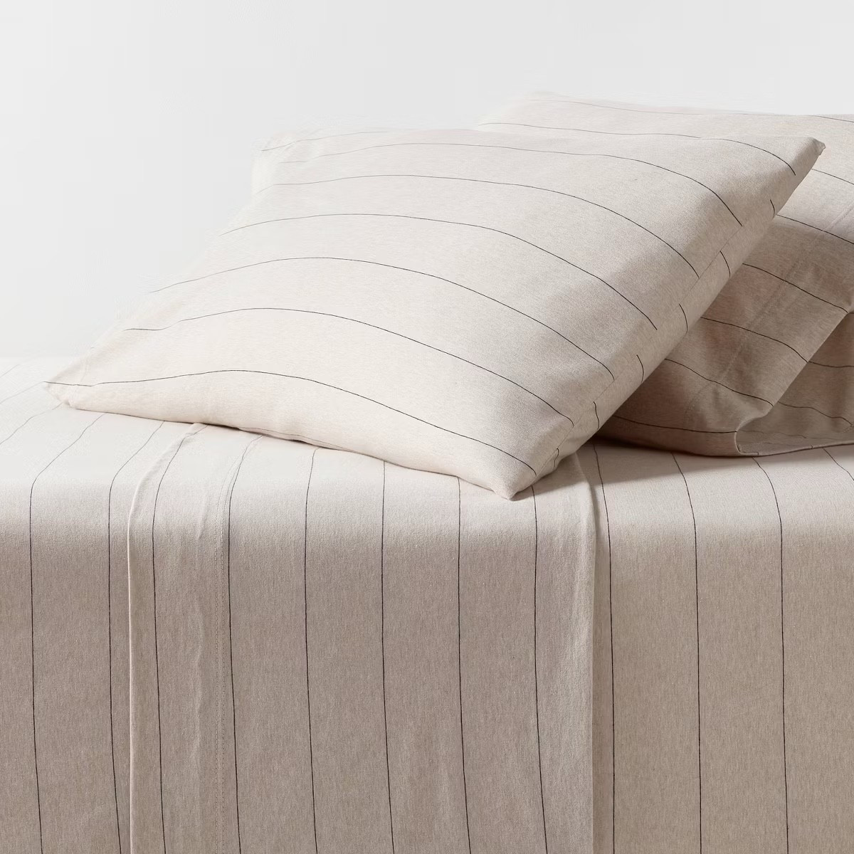 ✨ Cozy comfort, all year round ✨
This Cotton Jersey Sheet Set from Threshold feels just like your favorite soft tee—lightweight, breathable, and so comfy you’ll never want to get out of bed. Available in multiple colors and sizes (twin, queen, king, and full), it’s the perfect blend of style and everyday comfort. 🛏️☁️

Ideal for creating that effortlessly cozy bedroom vibe. #LTKHome #BedroomGoals


#LTKHome