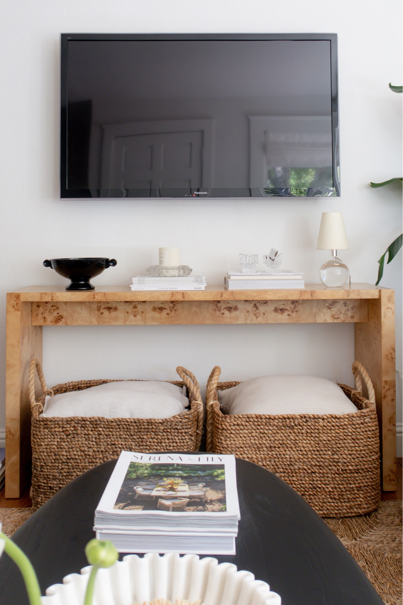 Home sales 🕊️

Our mini crystal lamp is included in a 20% off Black Friday sale 🕊️ it’s the perfect little goes-anywhere lamp and adds such a gorgeous touch to any home. 

Our Burl wood console table is 15% off.

Our coffee table is 25% off.

Our storage baskets are 15% off. 





#LTKhome #LTKsalealert #LTKCyberweek