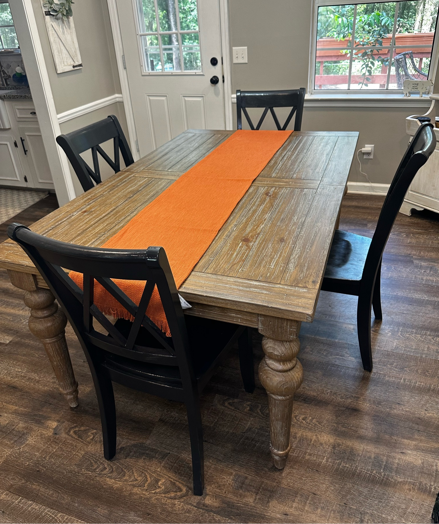 Solid oak kitchen table 


#LTKHome #LTKStyleTip