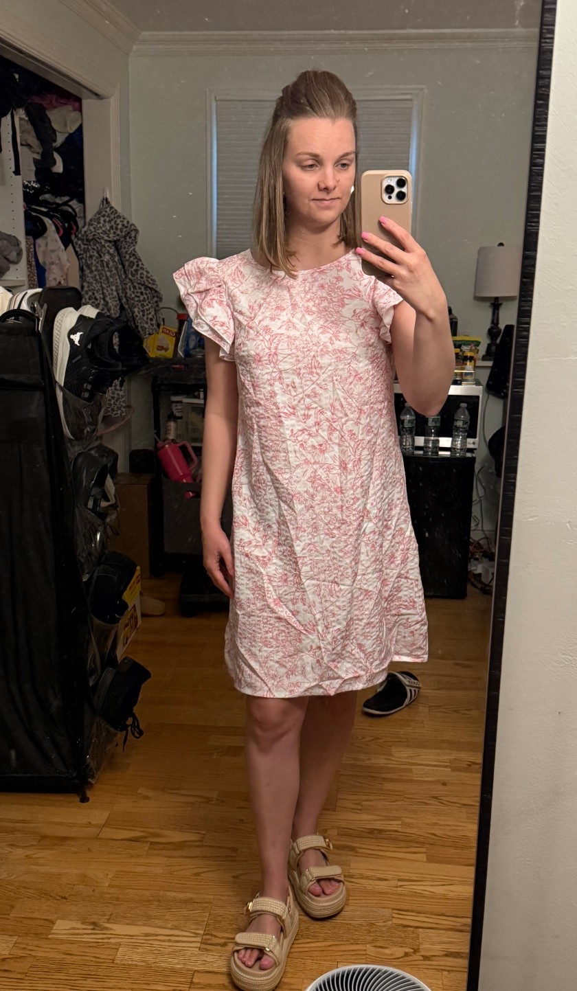 Pink delicate floral summer dress from shein paired with braided platform sandals from Steve Madden 


https://onelink.shein.com/18/55m43y16uhvm

#LTKFindsUnder100 #LTKSeasonal #LTKWorkwear