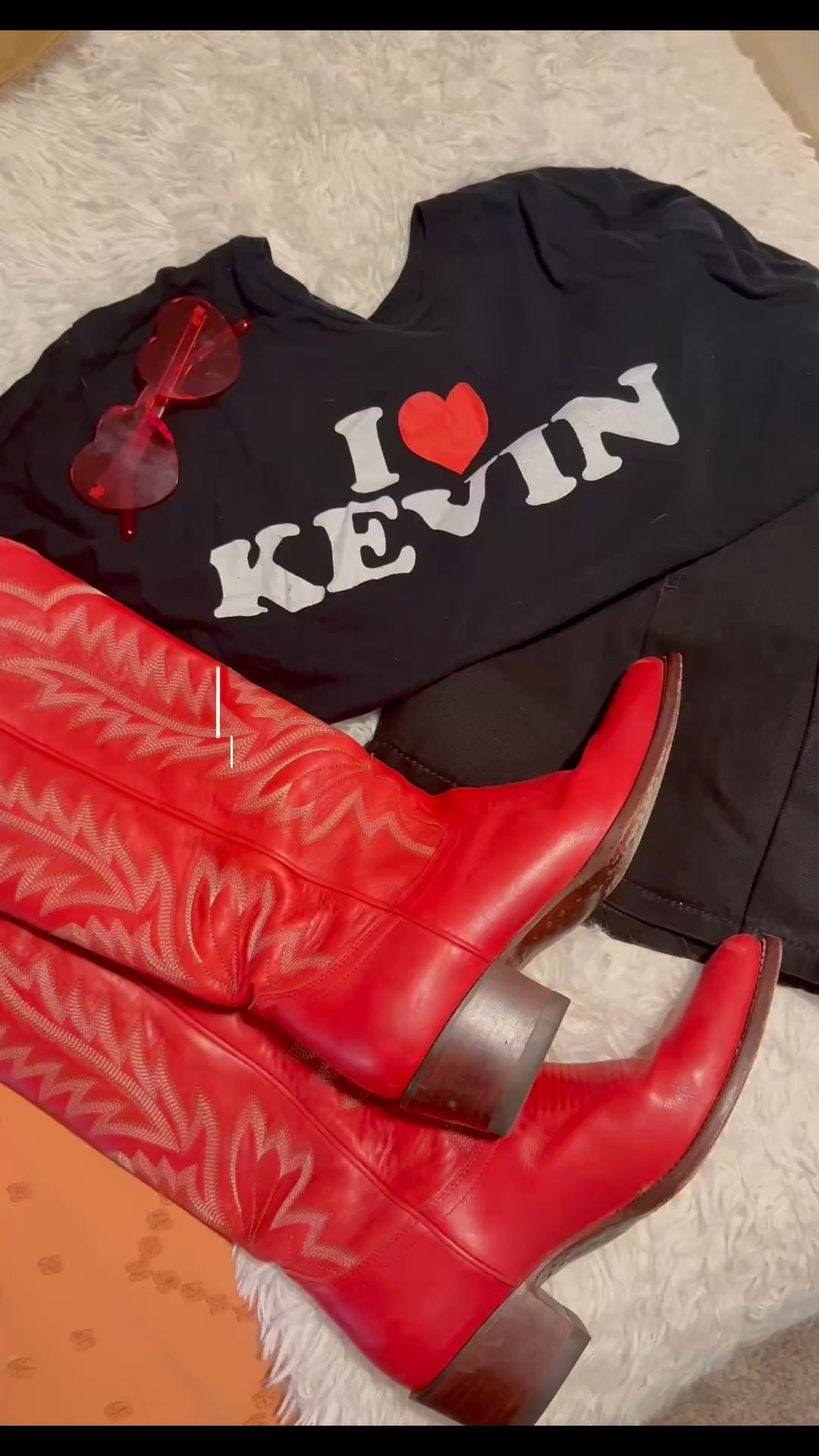 Another wonderful day of vlogmas at the @jonasbrothers concert! ❤️🎄

#vlogmas #dailyvlogs #thejonasbrothers #thejonasbrothersconcert #ootd #concertoutfit #dallasinfluencer 

#LTKdayinmylife #LTKvlog #LTKHoliday