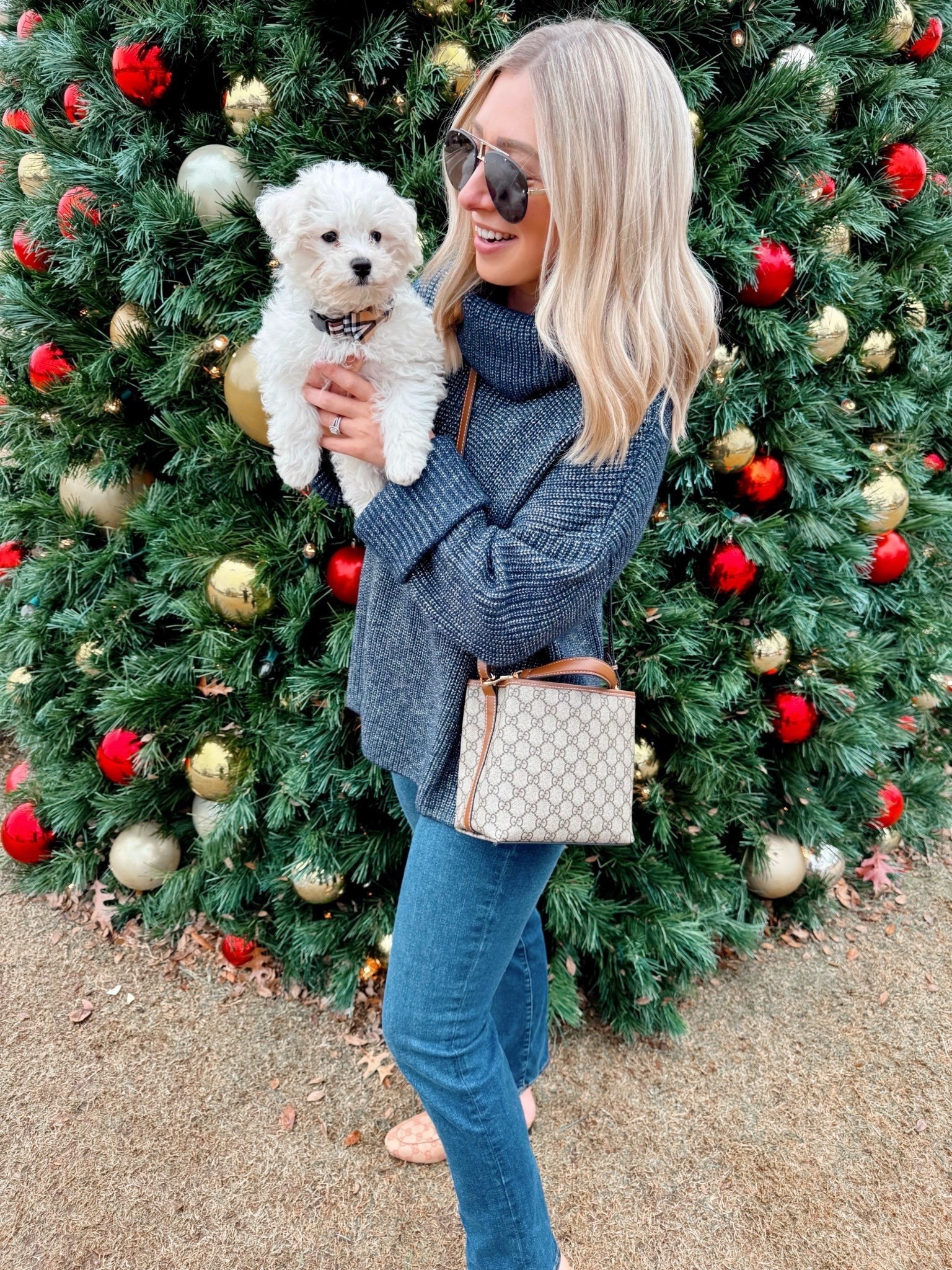 Metallic Sweater sized up to a large for an oversized fit! (Size 4 for reference)

Gucci, loft sweater, holiday outfits, holiday sweaters 

#LTKHoliday #LTKGiftGuide #LTKSaleAlert