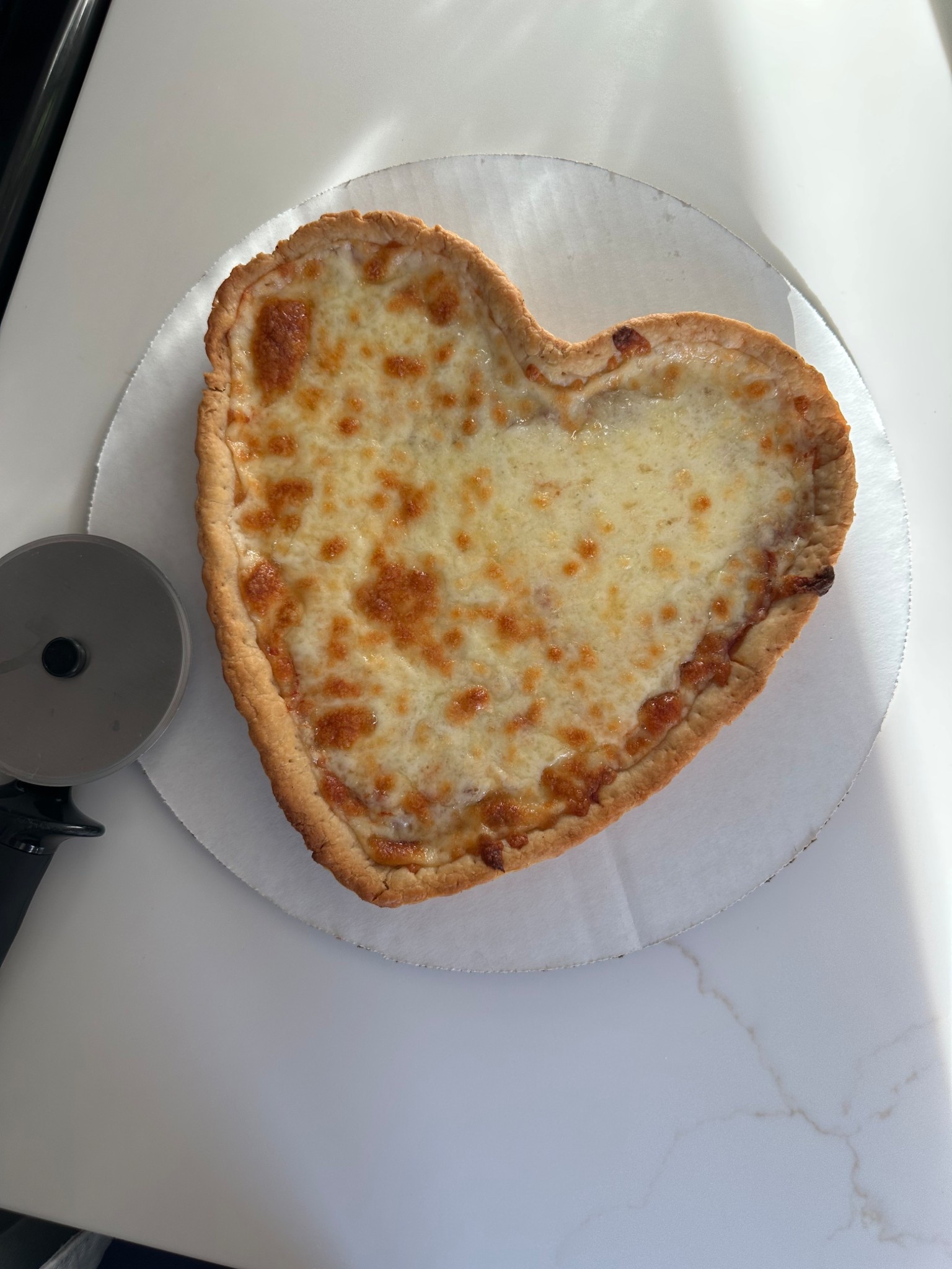 Valentine’s Pizzas 🍕❤️

The kids’ school always partners with a local business to do heart shaped pizzas for Valentine’s week. It’s turned into such a fun (and delicious) tradition for the family ❤️

What are some of your family’s valentines traditions? 

#LTKValentine #LTKfoodie #LTKSeasonal