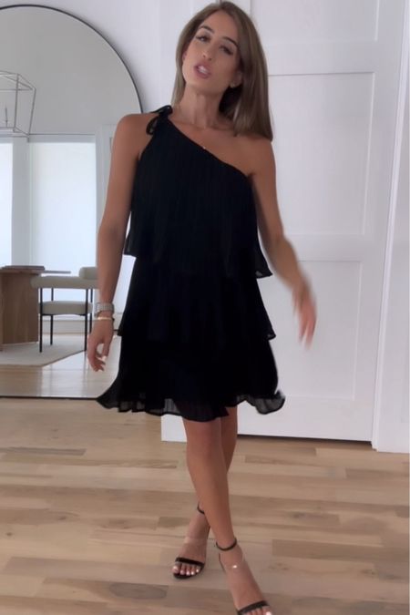 One shoulder black dress pleated smallest size wedding guest dress 

#LTKFindsUnder50 #LTKFindsUnder100 #LTKSaleAlert