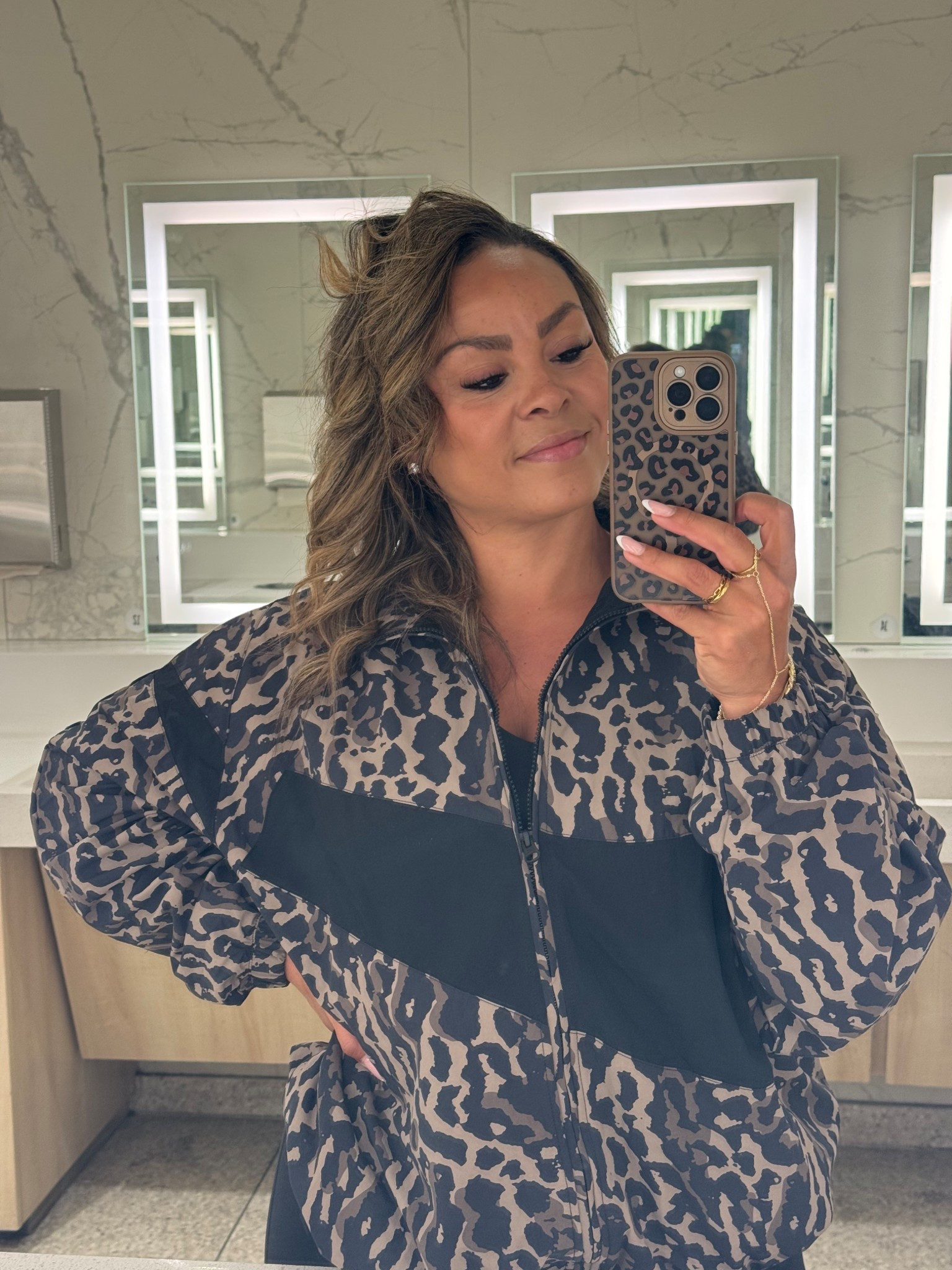 Slightly oversized. Wearing Medium. 



#LTKgrwm #LTKdayinmylife #LTKActive