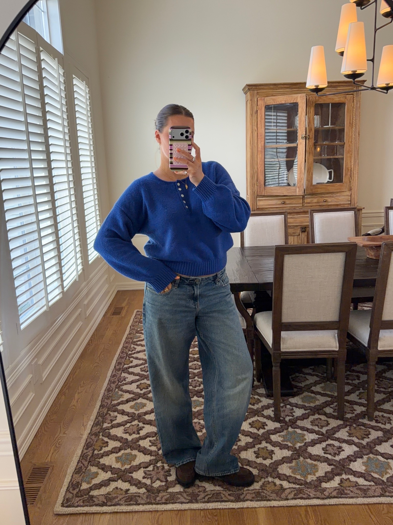 #abercrombiepartner Abercrombie fall new arrivals! Loving the lower rise of my favorite 90’s style jeans I wear size 30 for a slouchy loose fit, brown sweater Large, blue sweater runs oversized I did a Medium. Both are soft and a wool blend. Large in the trench for a nice oversized fit but love that you can cinch it - so flattering!  @abercrombie
