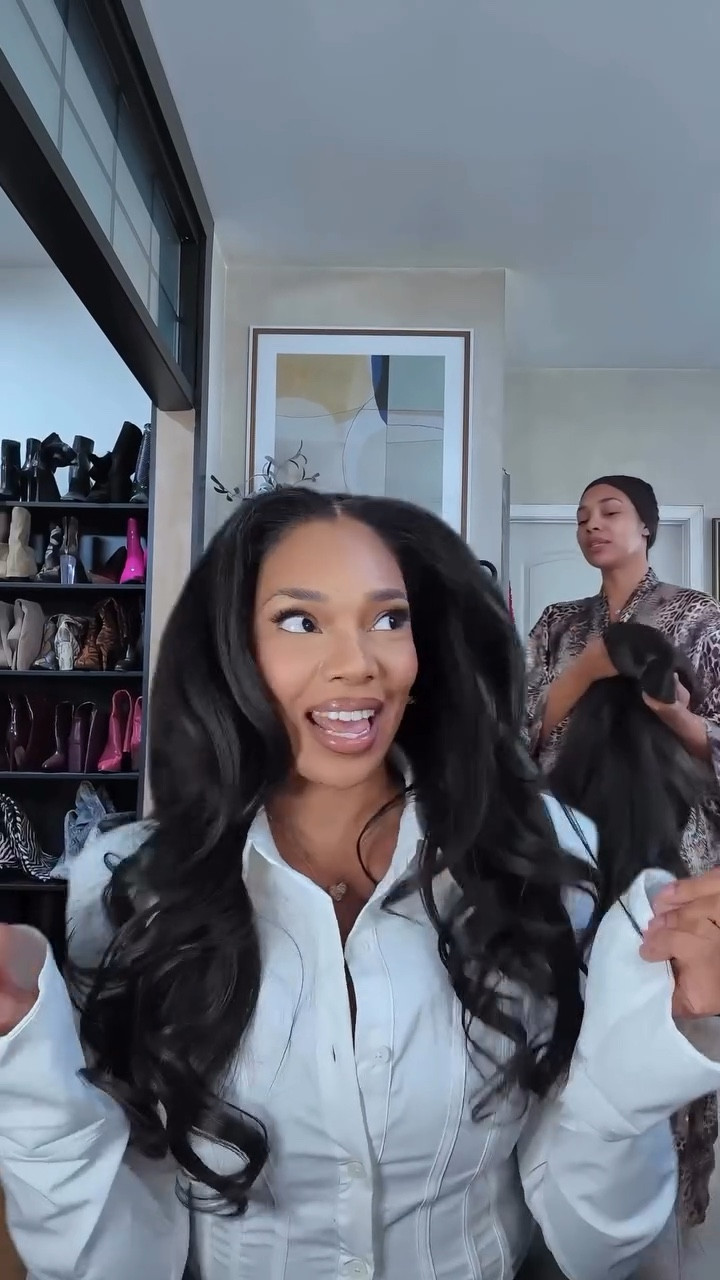 Healthy hair and a seamless install? Yeah, we can have both 😌
This closure wig is laid behind the hairline so it looks natural and protects your edges (because the goal is protected hair, not just a cute moment) 

If you’re really on a healthy hair journey this year 🙋🏽‍♀️
comment “SHOP” and I’ll send you everything I used ❤️