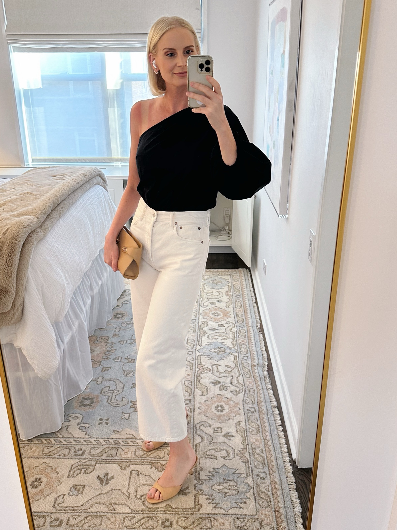 Tonight’s look! My top is old Carolina Herrera 🖤 #neutrals #outfitinspo #summerstyle 

#LTKStyleTip #LTKItBag #LTKShoeCrush