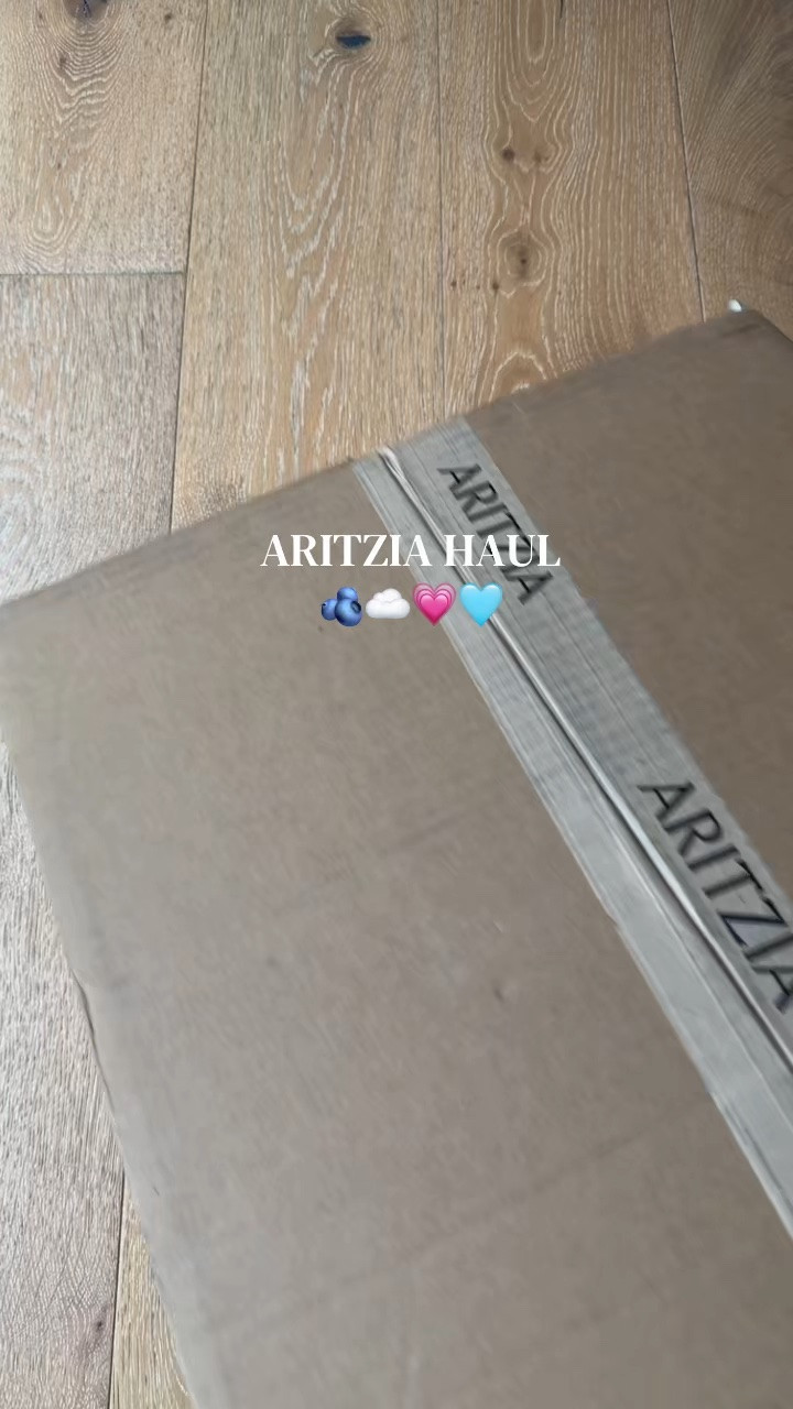 Aritzia cozy haul ☁️ I will have these linked on my LTk & post a try on soon! 


@Aritzia   #aritziasweats #aritziaindigo #aritziasale #aritzianewarrivals #sweatsets