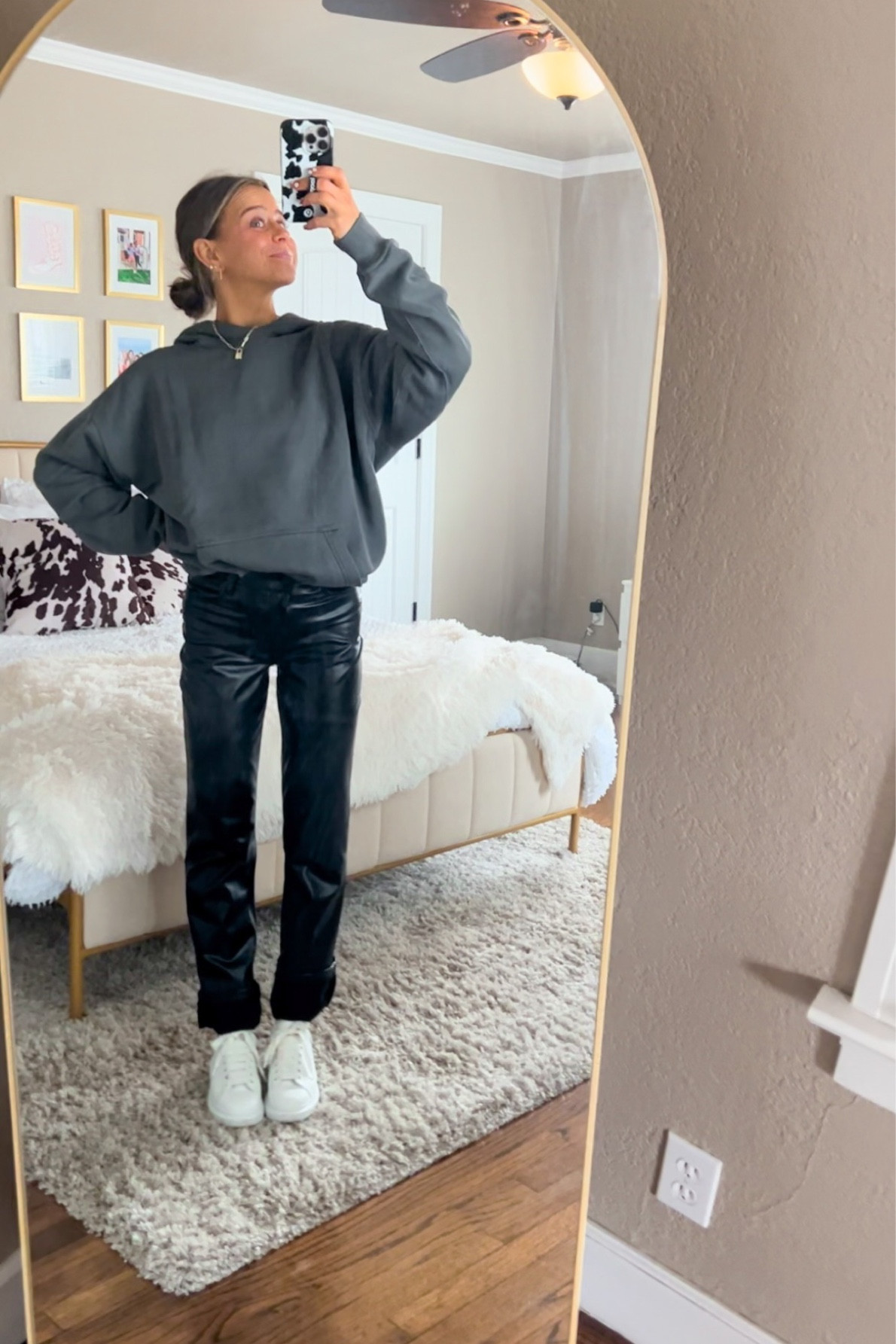 Sleek, chic & fun 🤪
Comfy & casual daily wear!
(Sweatshirt size xs in tall length to fall mid thigh)
