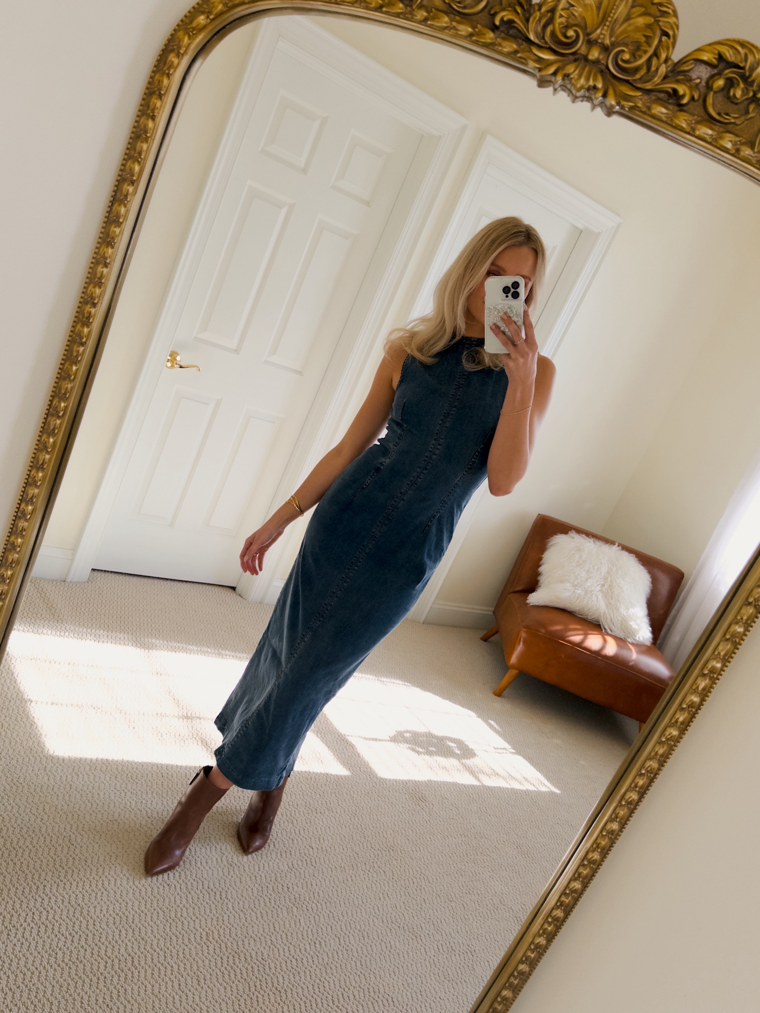 The perfect denim dress! Very true to size, I’m wearing a 4 🫶🏼