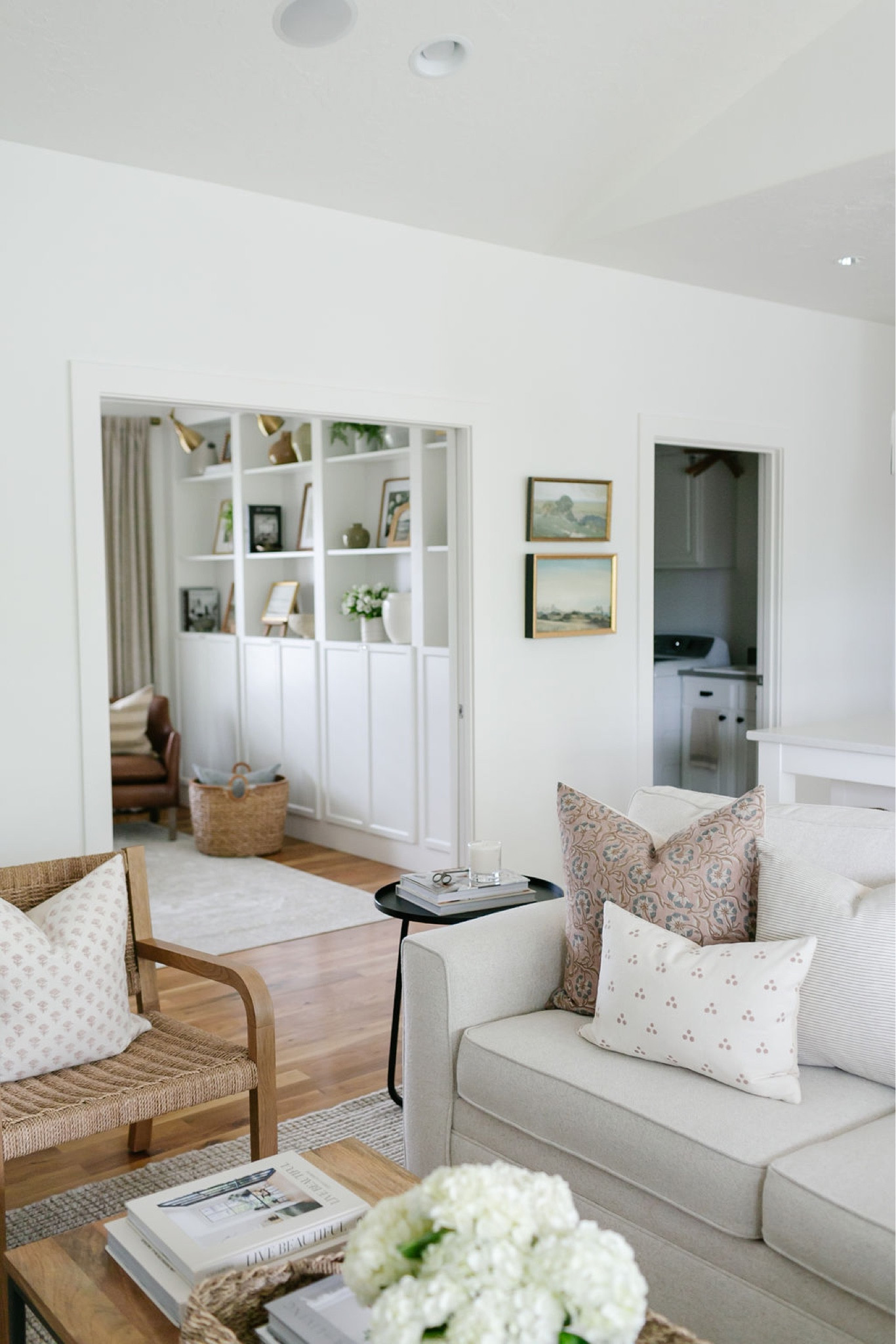 A pretty living room perfect for spring through summer!

Living room decor 
Home decor 
Pottery Barn Pearce sectional 
Artwork 
Pillow covers 
Pillow inserts

#LTKsalealert #LTKhome #LTKSeasonal