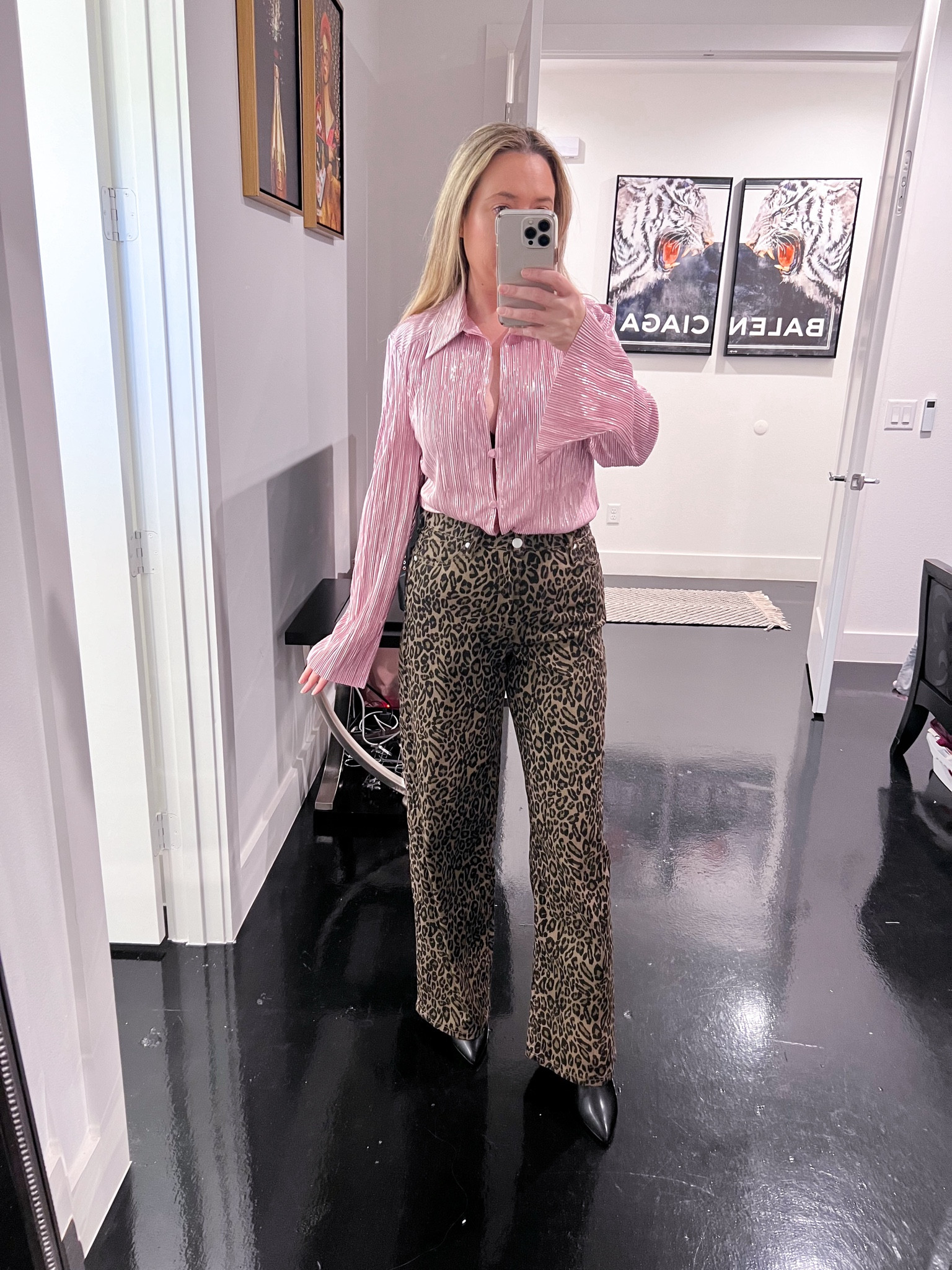Leopard jeans and metallic pink top.

Fall fashion. Fall look. Pink and leopard. 

#LTKStyleTip #LTKSeasonal #LTKFindsUnder50