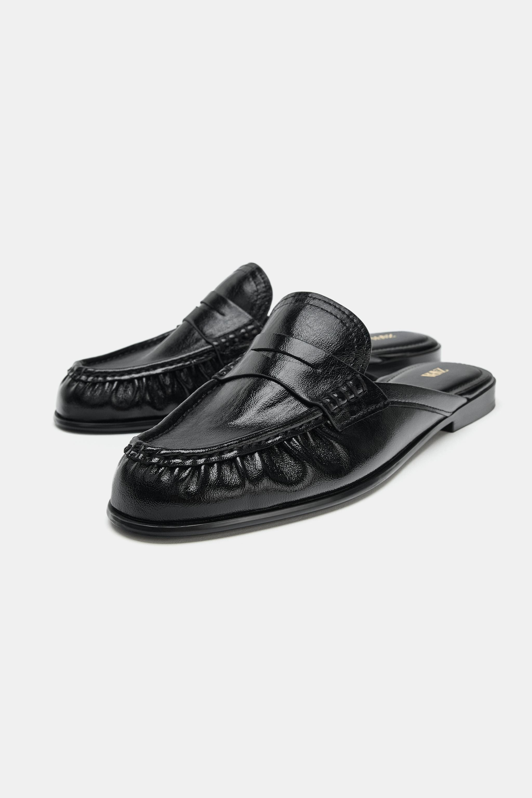 Model height: 183 cmSoft loafer style shoes. Mule design. Gathered detailing on the front. Round ... | Zara FR
