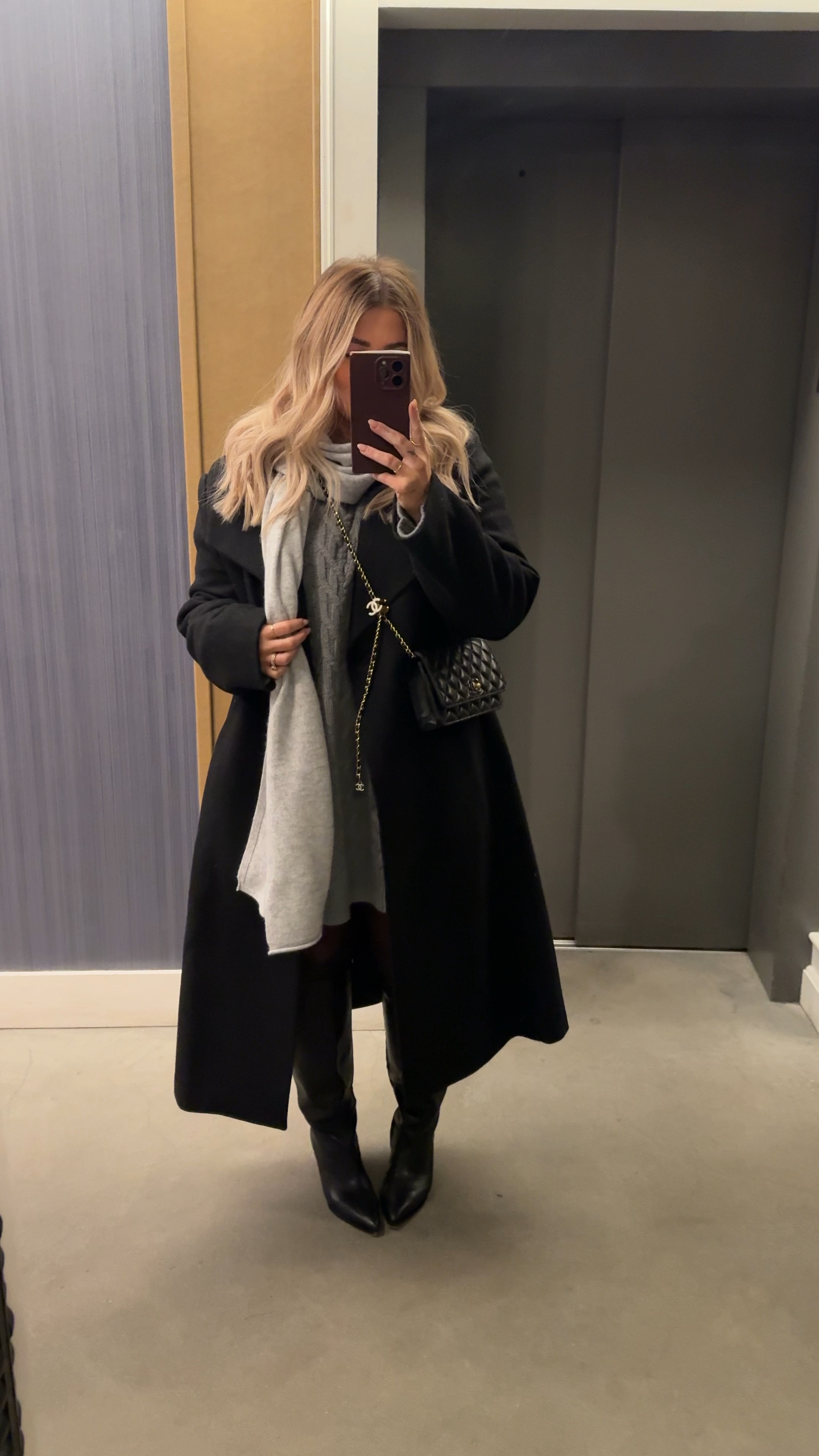 New York night out!!!!! 🤍 linked some similar options too!

Sweater dress — size 3
Tights — L/XL 
Jacket — XL 