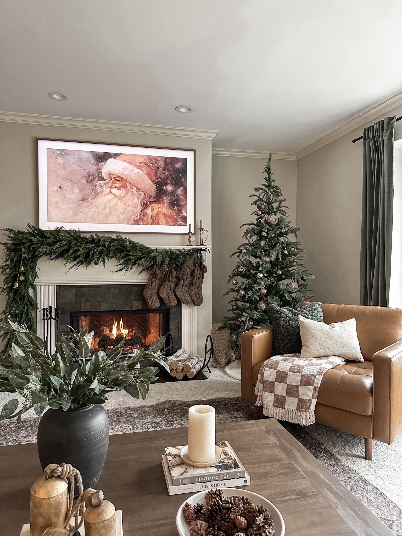 Neutral living room decor 


Stockings, Christmas digital art, coffee table, Christmas tree, holiday garland, throw blanket, frame tv 

#LTKhome #LTKSeasonal #LTKstyletip