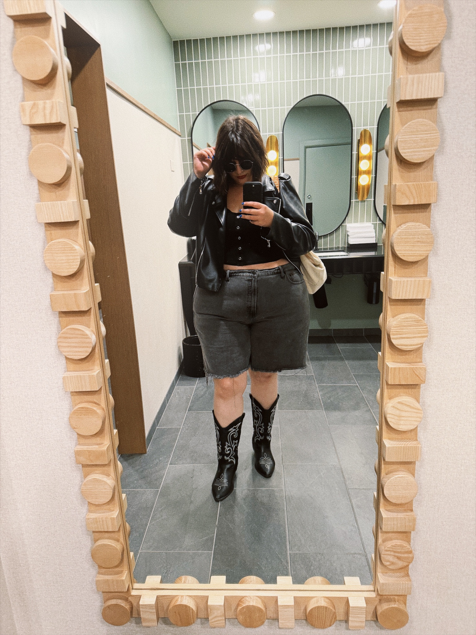 How do we feel about the barrel shorts trend?

#LTKPlusSize #LTKFindsUnder100 #LTKStyleTip