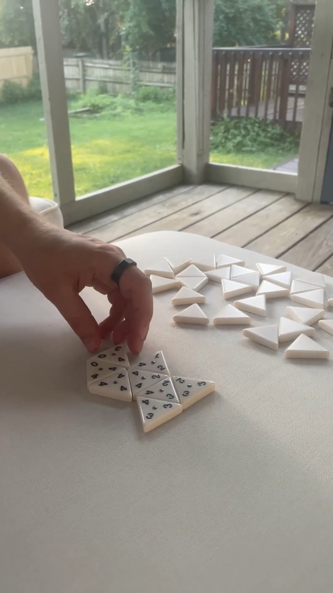Neu wiederentdeckt: Tri-ominos 🤩

Gespielt mit meiner Omi & Mama, als ich klein war, spielen wir es jetzt gerade ganz viel zu zweit. Kann man „mal eben zwischendurch“ spielen oder auch etwas länger. 

Jeder Mitspieler (2-4) ziehen Steine und bauen diese vor sich auf. Dann wird Domino gespielt und Punkte gezählt - habt Spaß! Wir lieben es ☺️ 

#Gemeinschaftsspiele

#LTKsummer #LTKdeutschland #LTKfamily